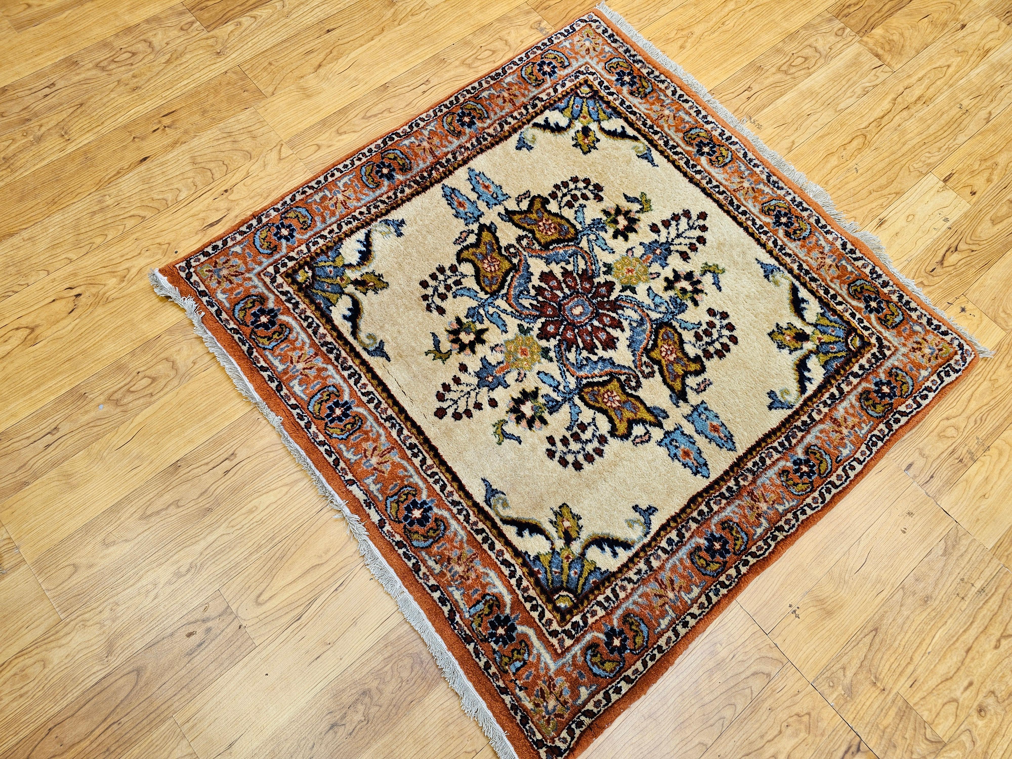 Bakhtiari persiano vintage di dimensioni quadrate in vendita 4
