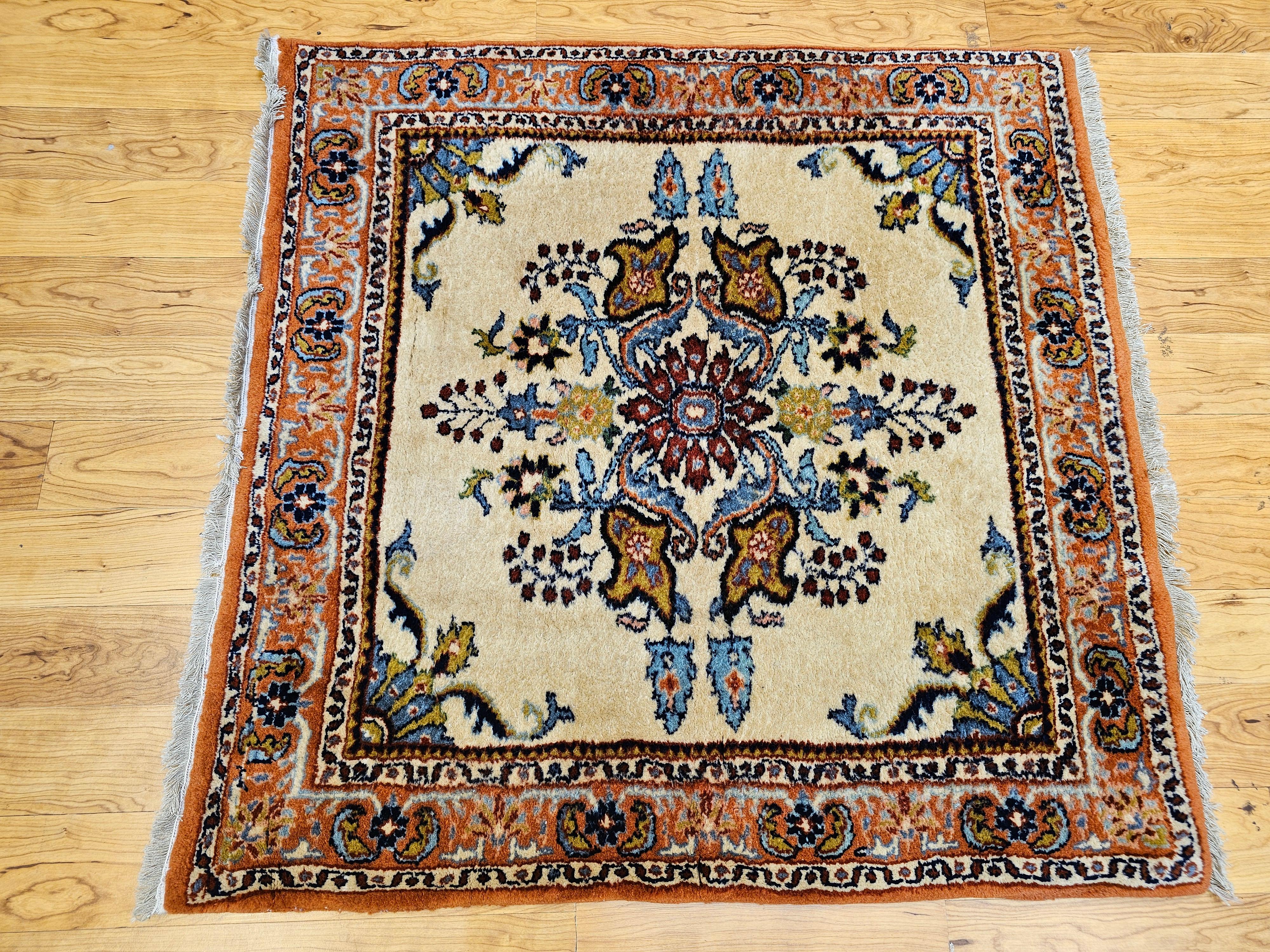 Bakhtiari persiano vintage di dimensioni quadrate in vendita 5