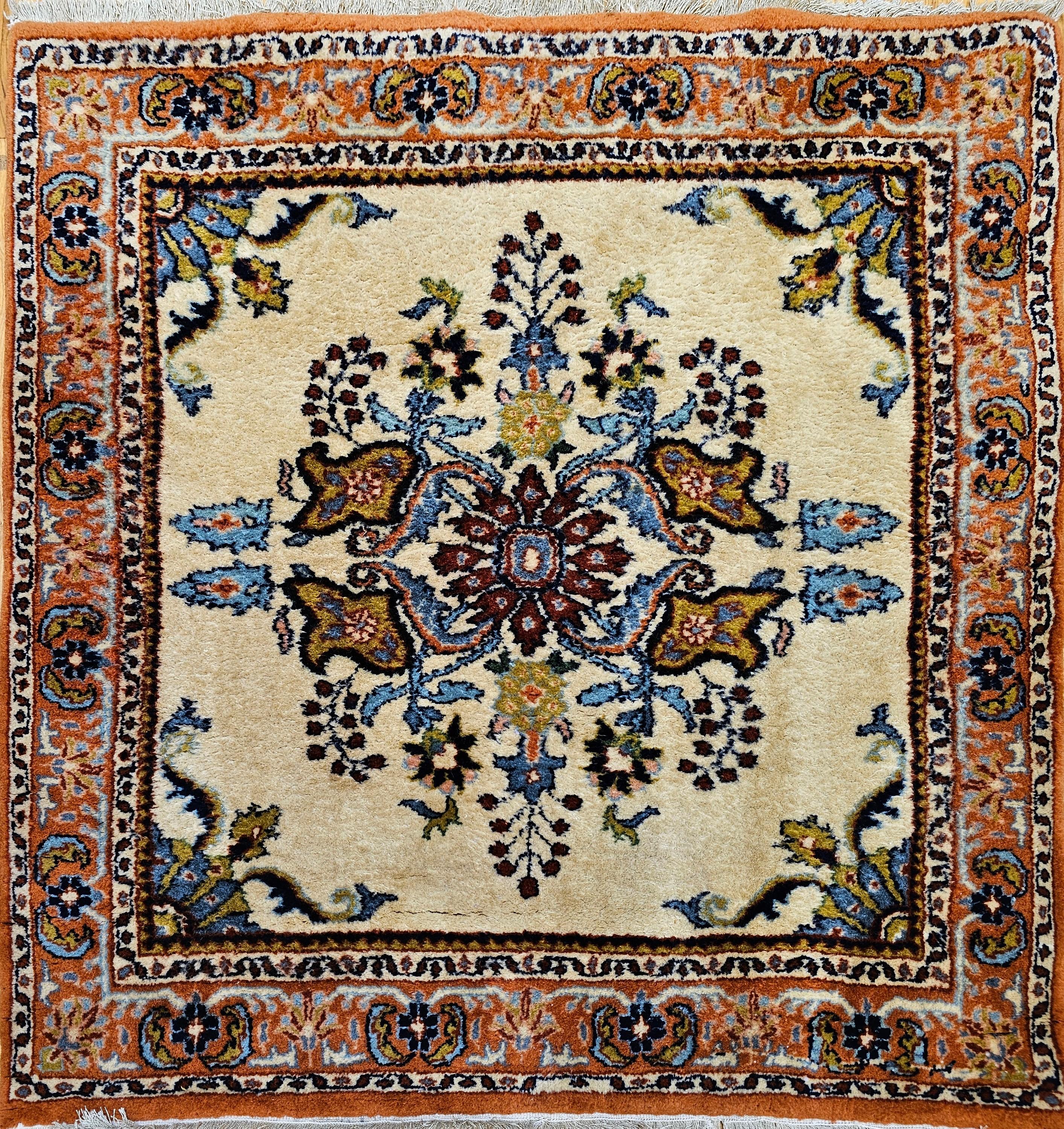Bakhtiari persiano vintage di dimensioni quadrate in vendita