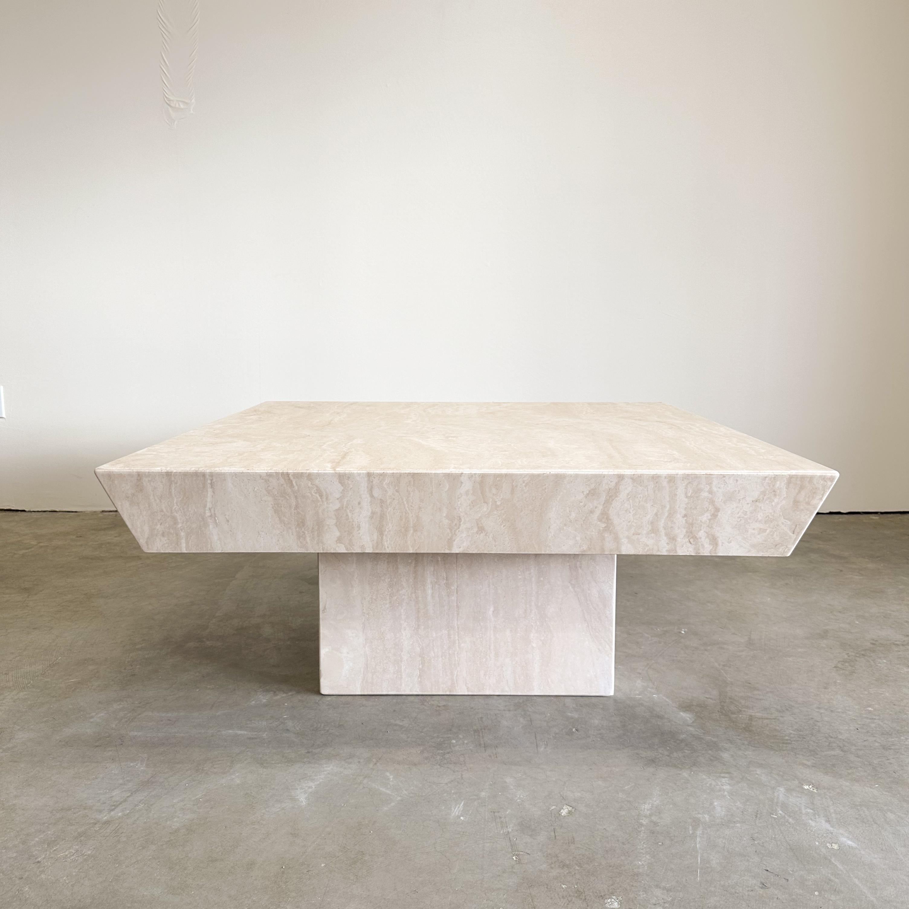 Postmoderne Table basse carrée en pierre de travertin marbrée postmoderne MCM Retro Minimal en vente