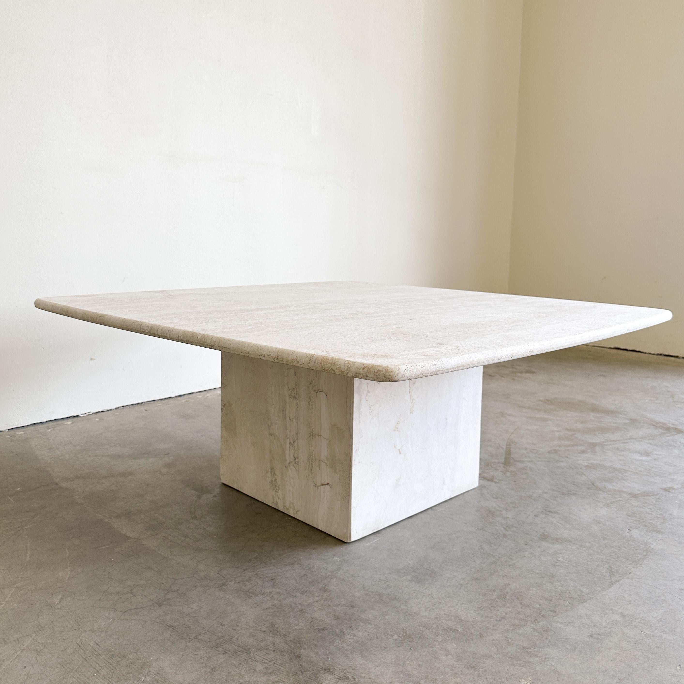 Vintage Mesa de centro cuadrada de piedra travertino Mármol Postmoderna MCM Retro Minimal finales del siglo XX en venta