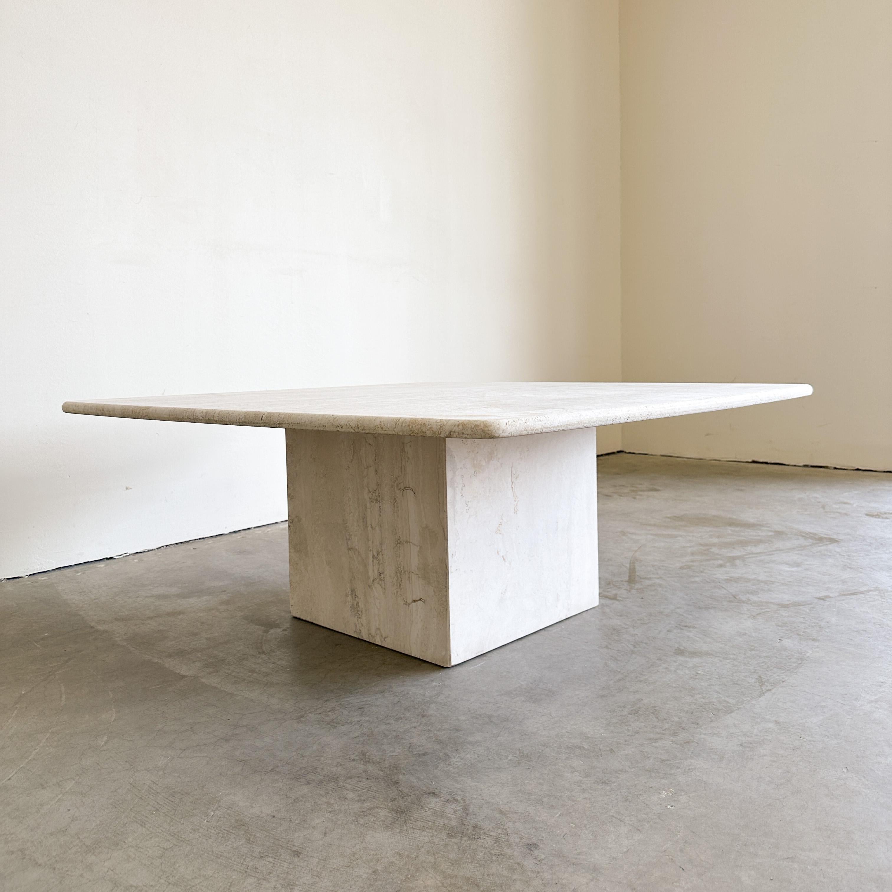Vintage Mesa de centro cuadrada de piedra travertino Mármol Postmoderna MCM Retro Minimal Travertino en venta
