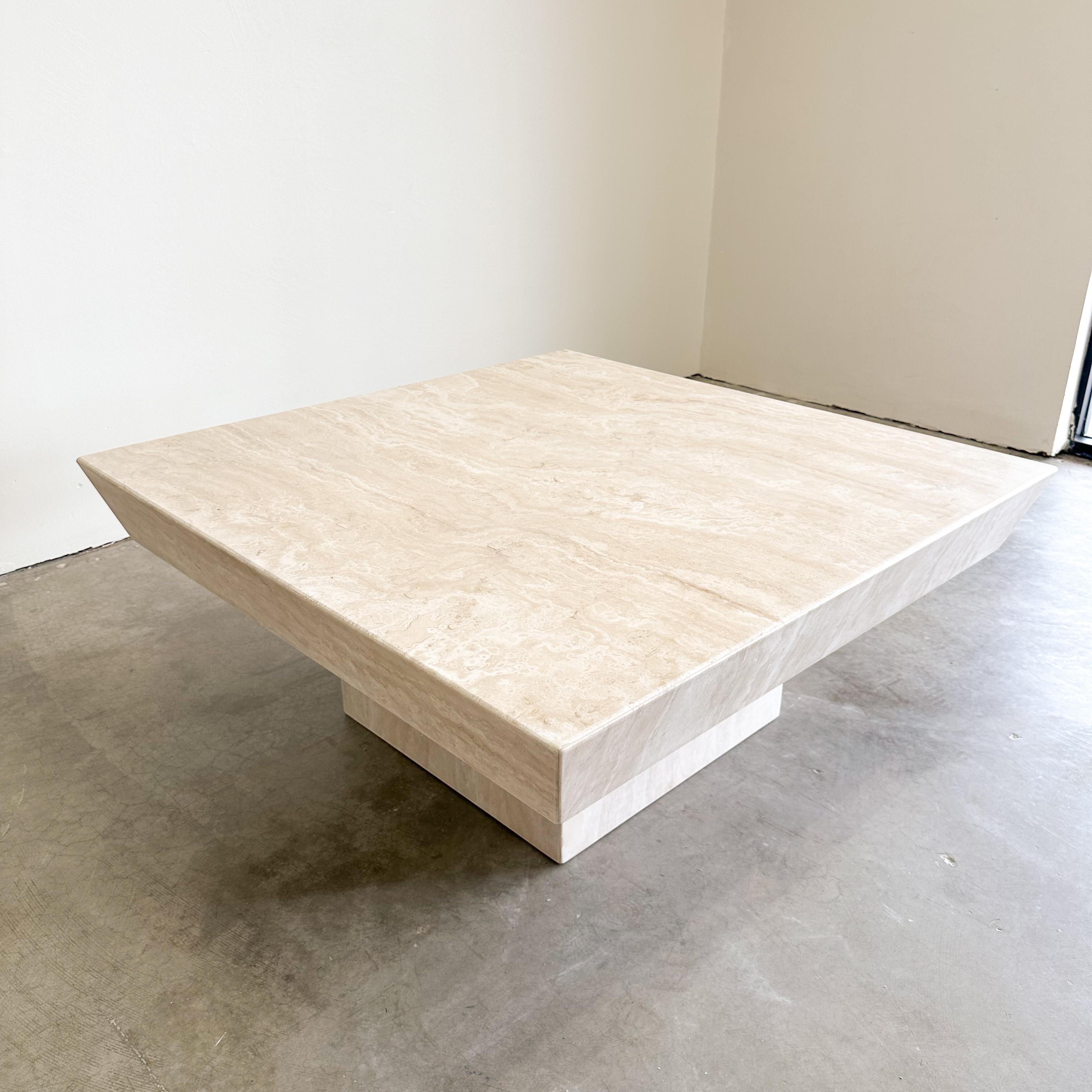 Table basse carrée en pierre de travertin marbrée postmoderne MCM Retro Minimal en vente 2