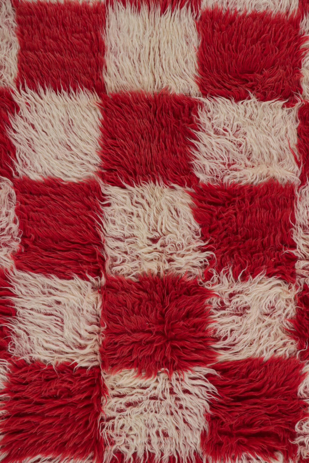 Quadratischer Tulu-Teppich mit karierten geometrischen Mustern, von Rug & Kilim  im Zustand „Gut“ im Angebot in Long Island City, NY