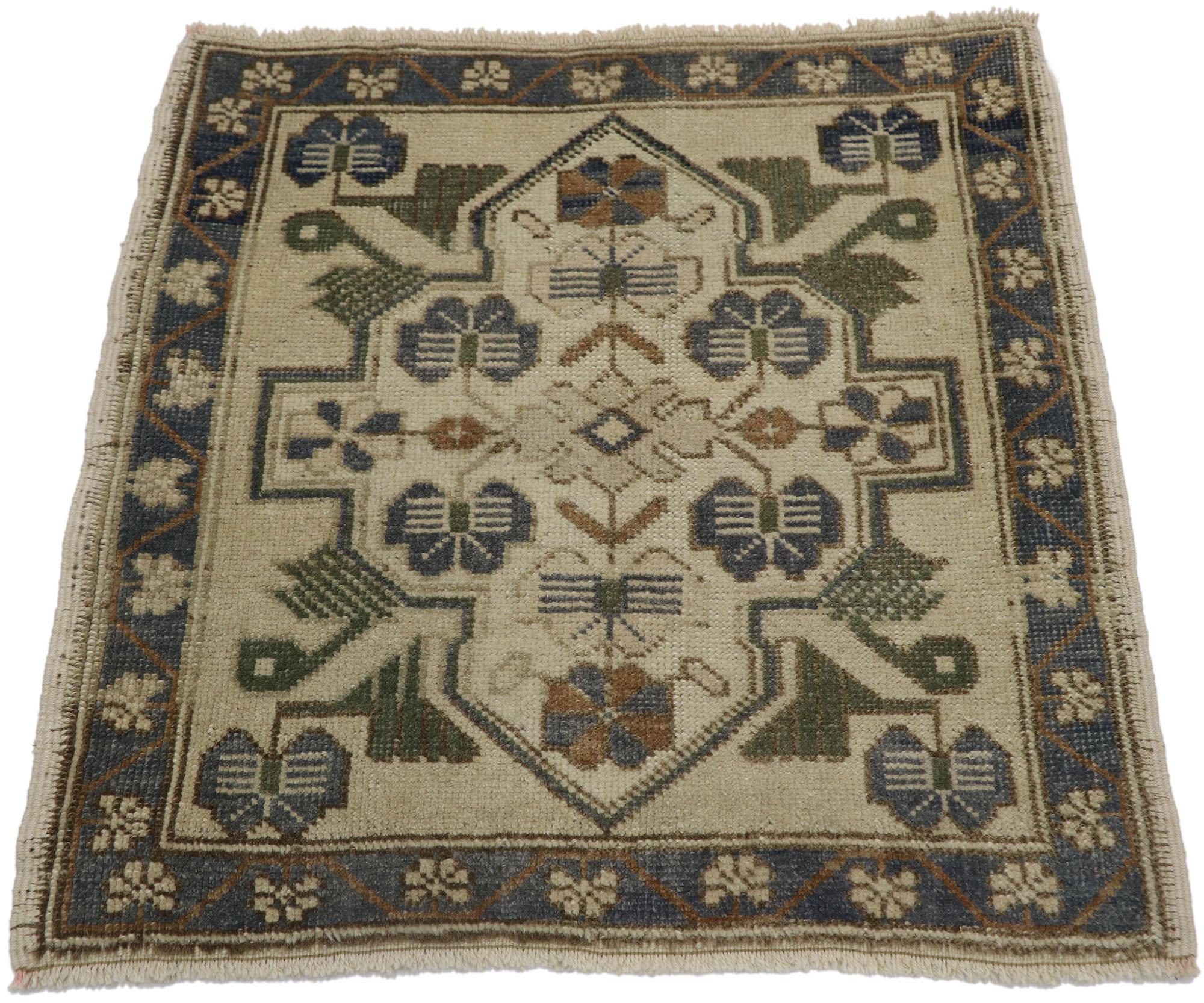 Türkischer Oushak-Teppich, quadratisch (Handgeknüpft) im Angebot
