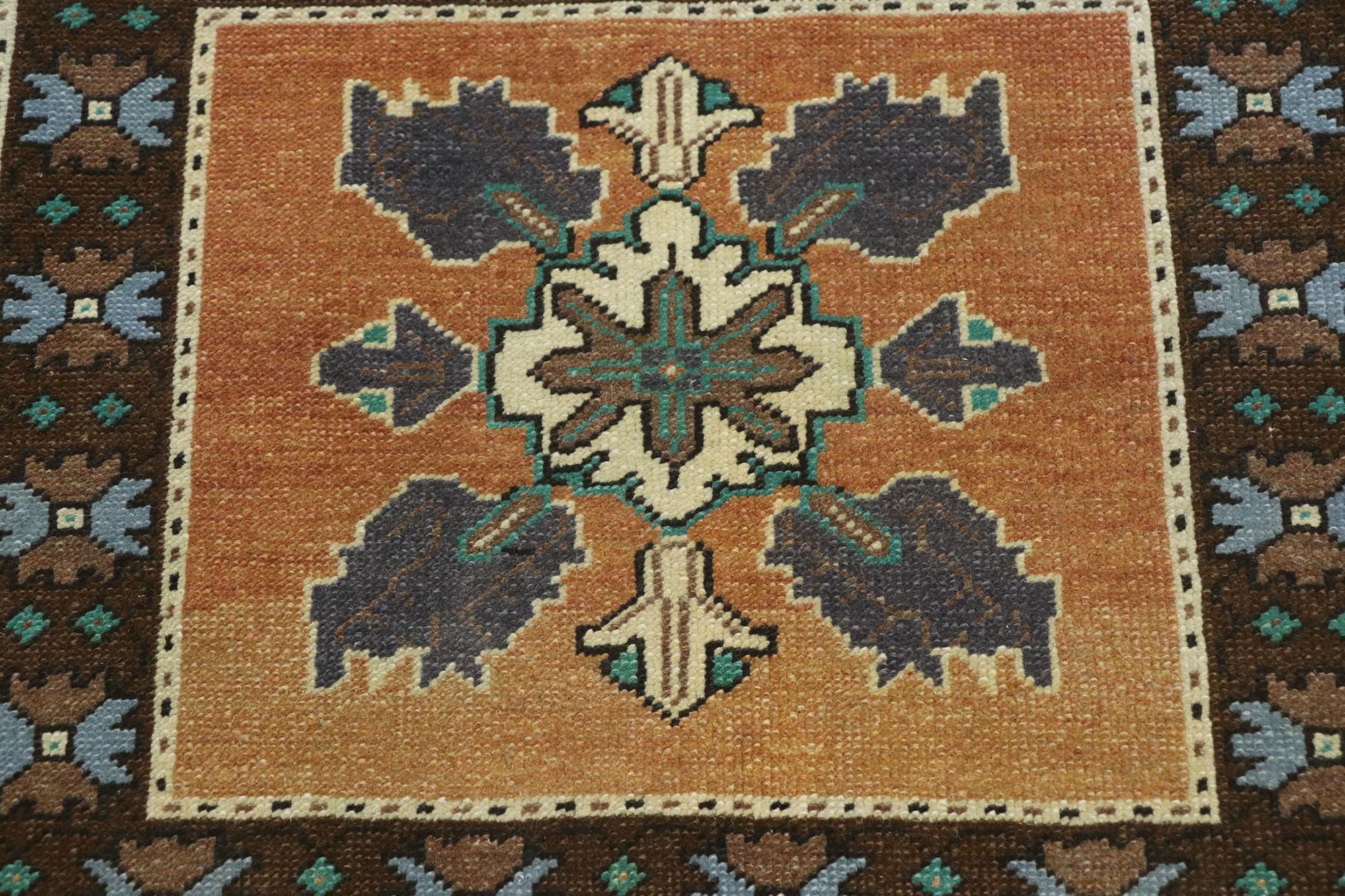 Noué à la main Tapis Oushak turc carré vintage en vente
