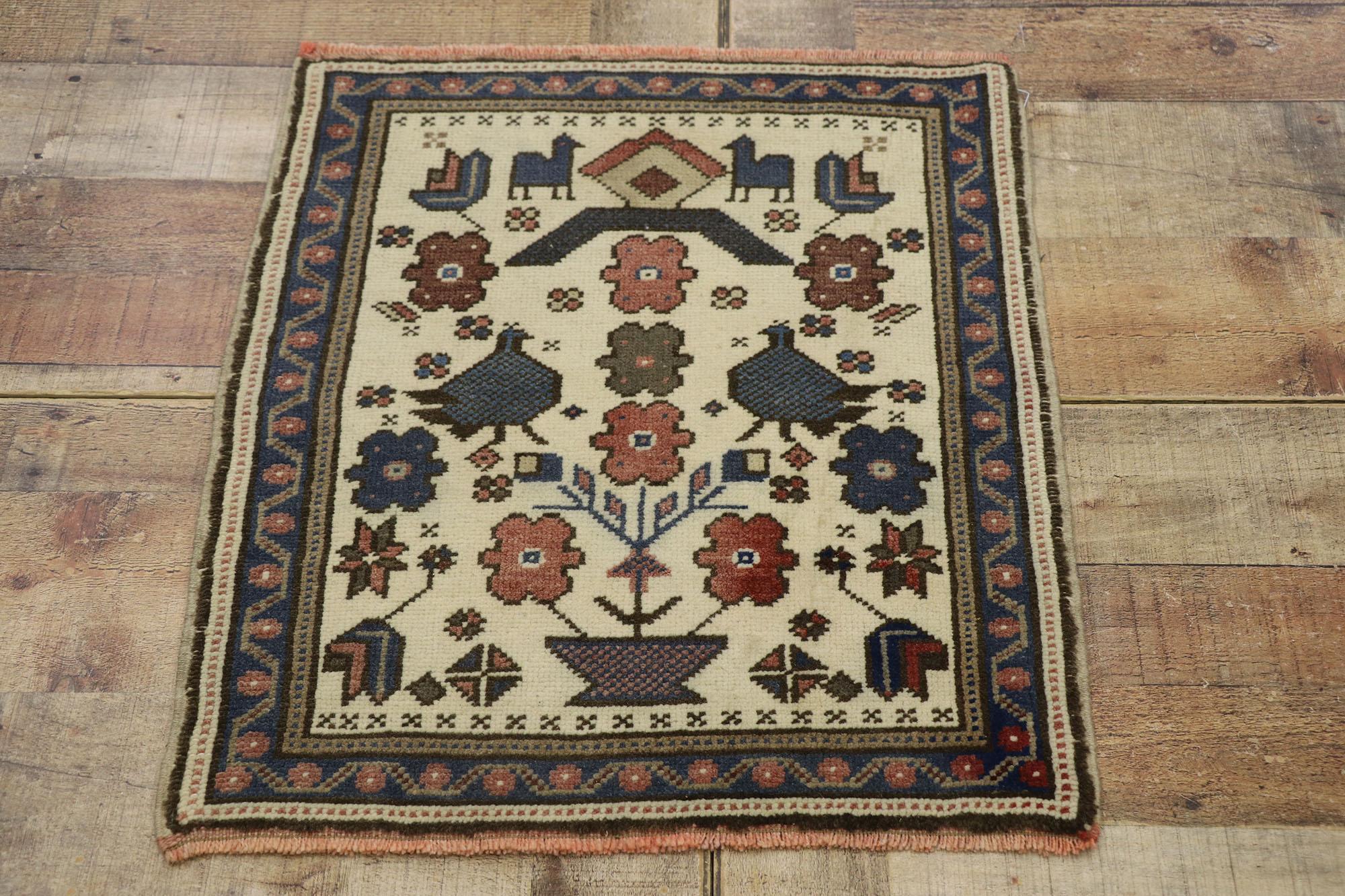 Türkischer Oushak-Teppich, quadratisch im Angebot 1