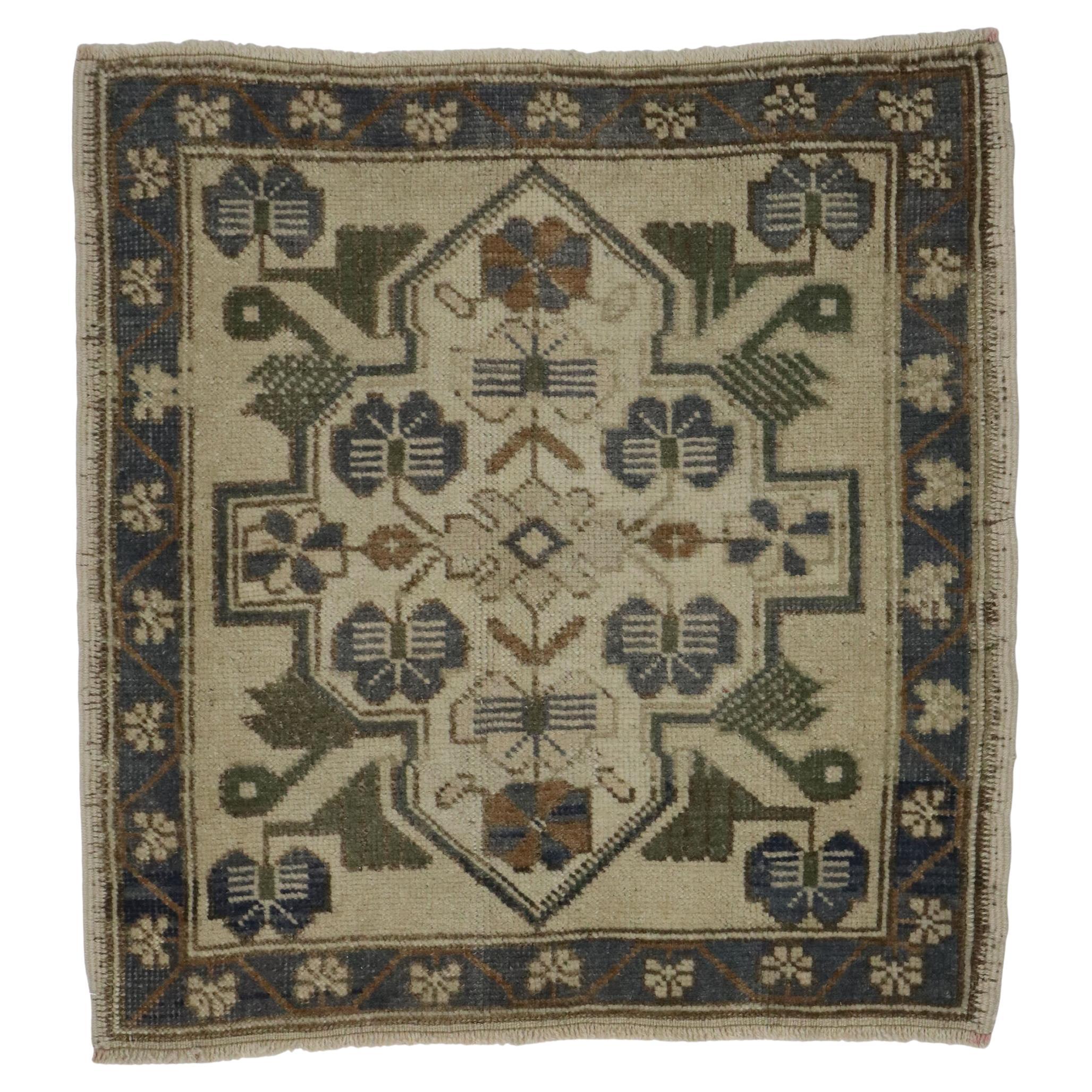Tapis Oushak turc carré vintage