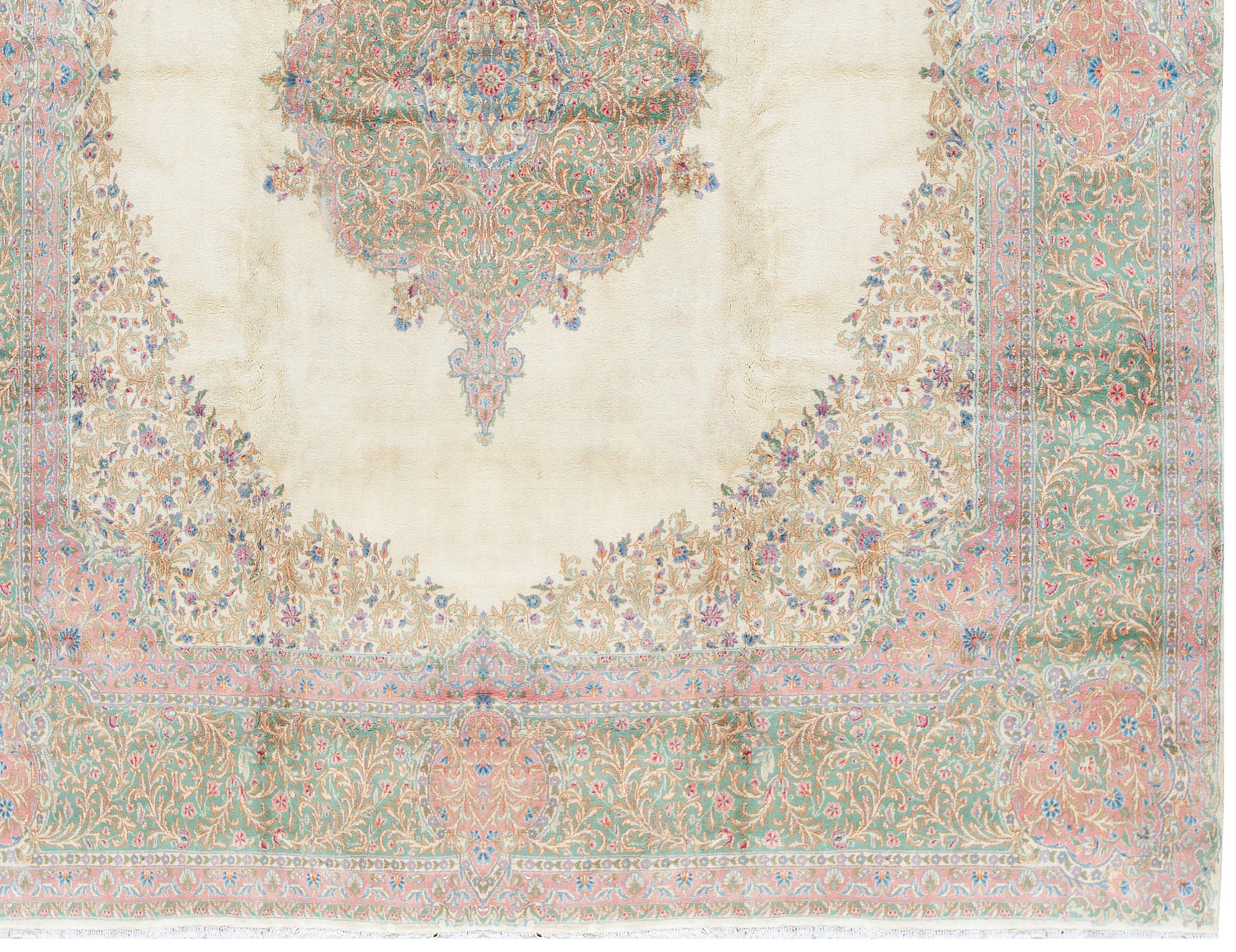 Türkischer persischer Kerman-Teppich, um 1940 (20. Jahrhundert) im Angebot