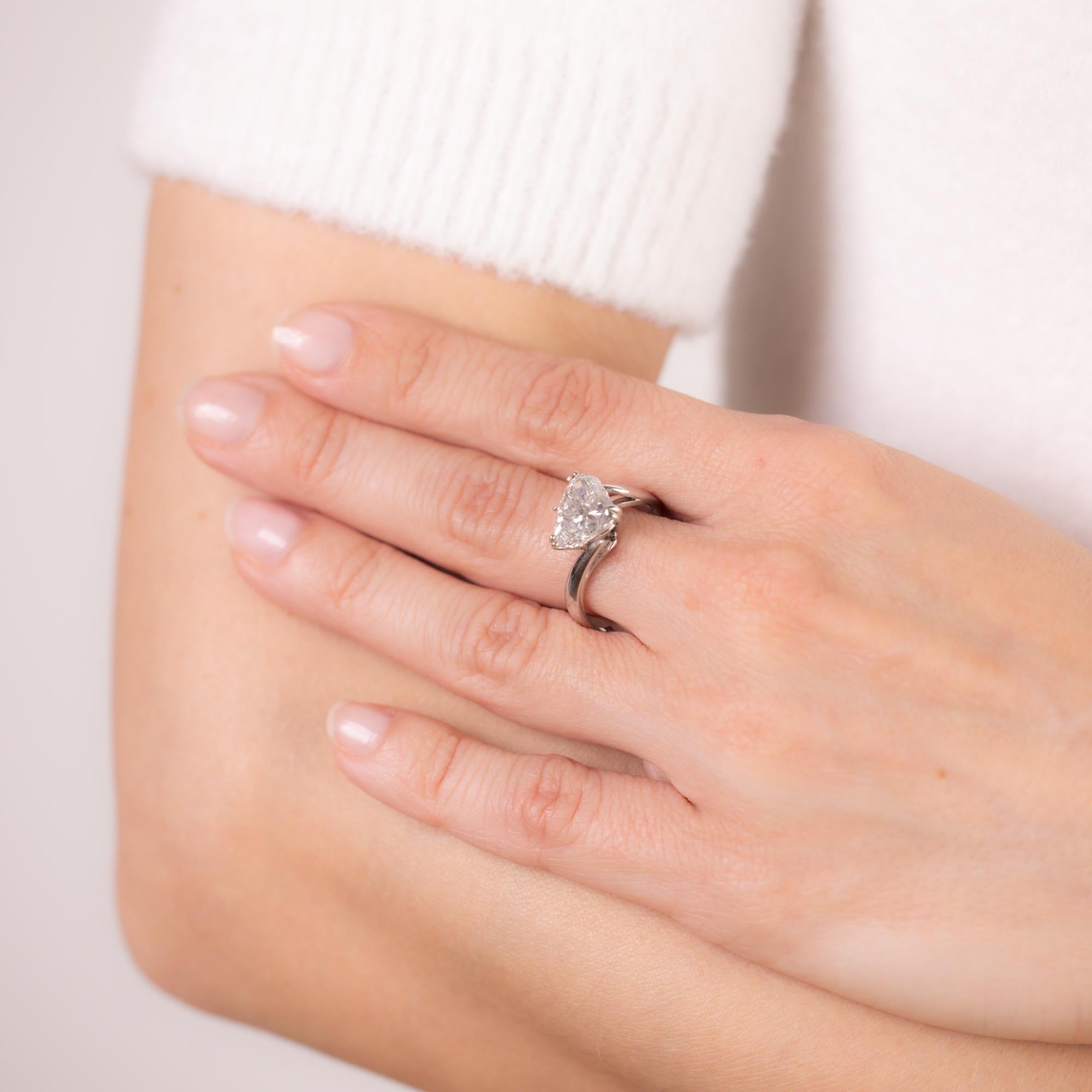 Vintage SSEF 3,00 Karat Herzform Diamant 18k Weißgold Ring (Brillantschliff) im Angebot