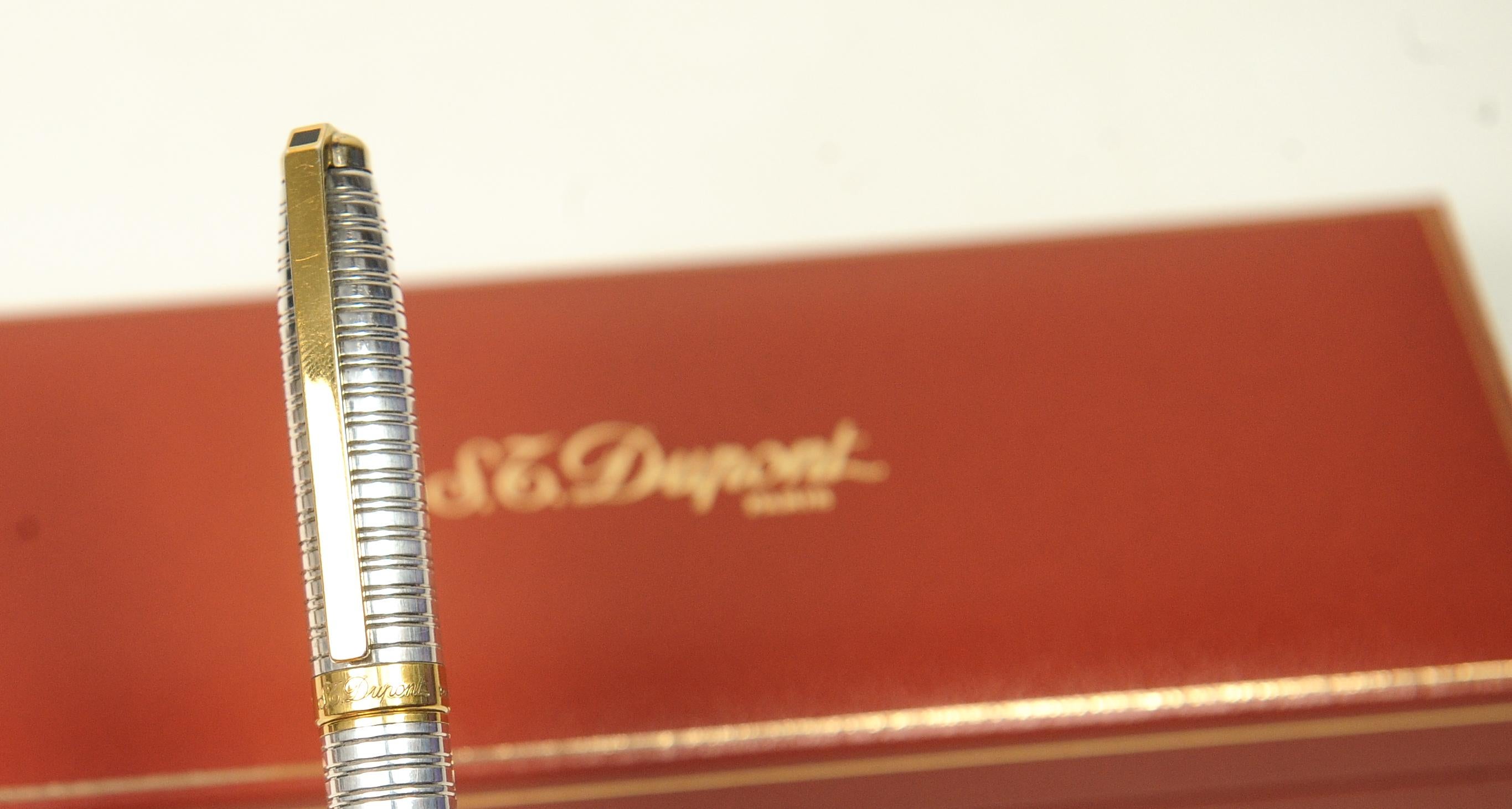 S.T DuPont Fidélio Zweifarbiger gerippter Kugelschreiber mit Originalverpackung im Angebot 3