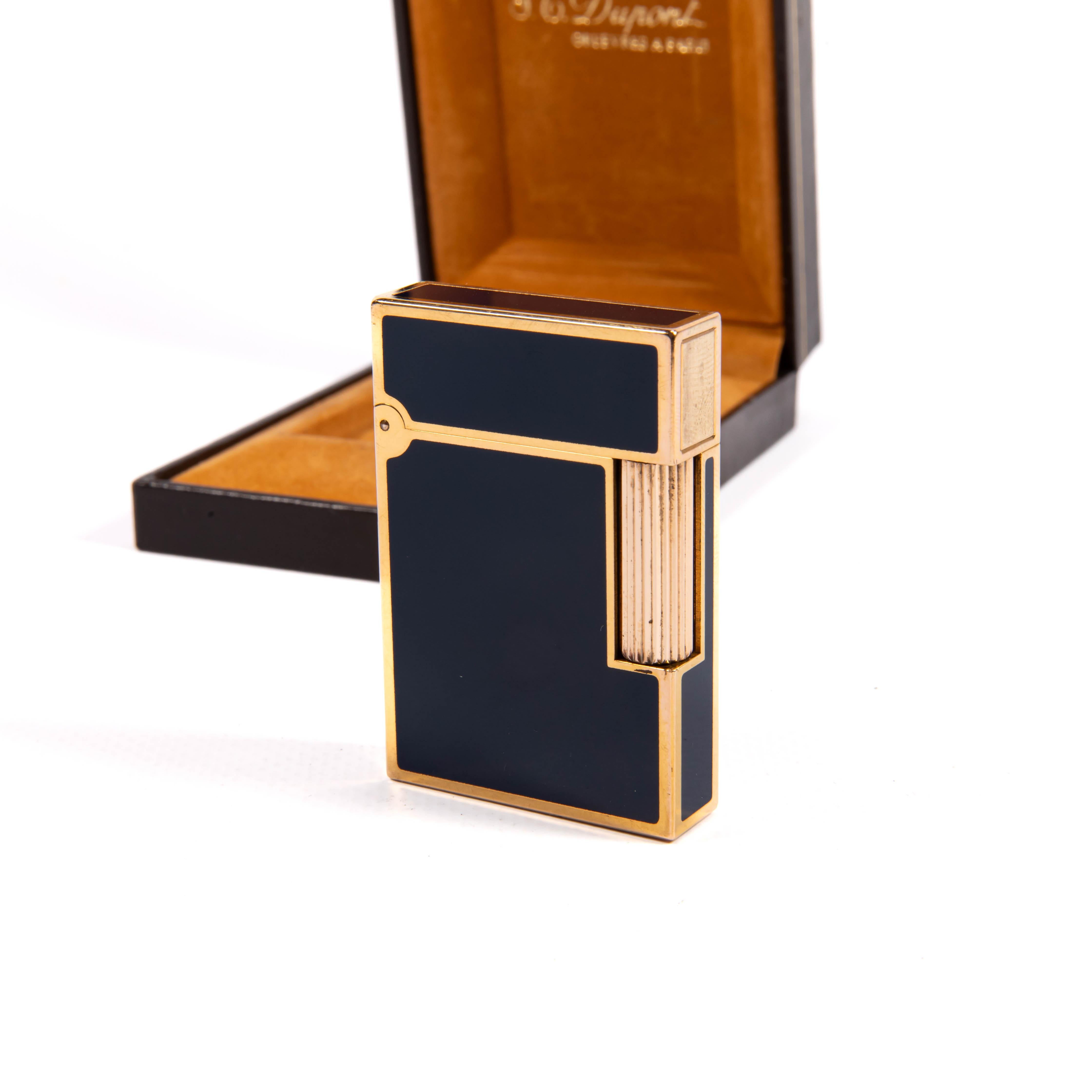 Vintage S.T. DUPONT Ligne 2 Petit briquet Bleu laqué dans sa boîte 1990 Bon état - En vente à DELFT, NL