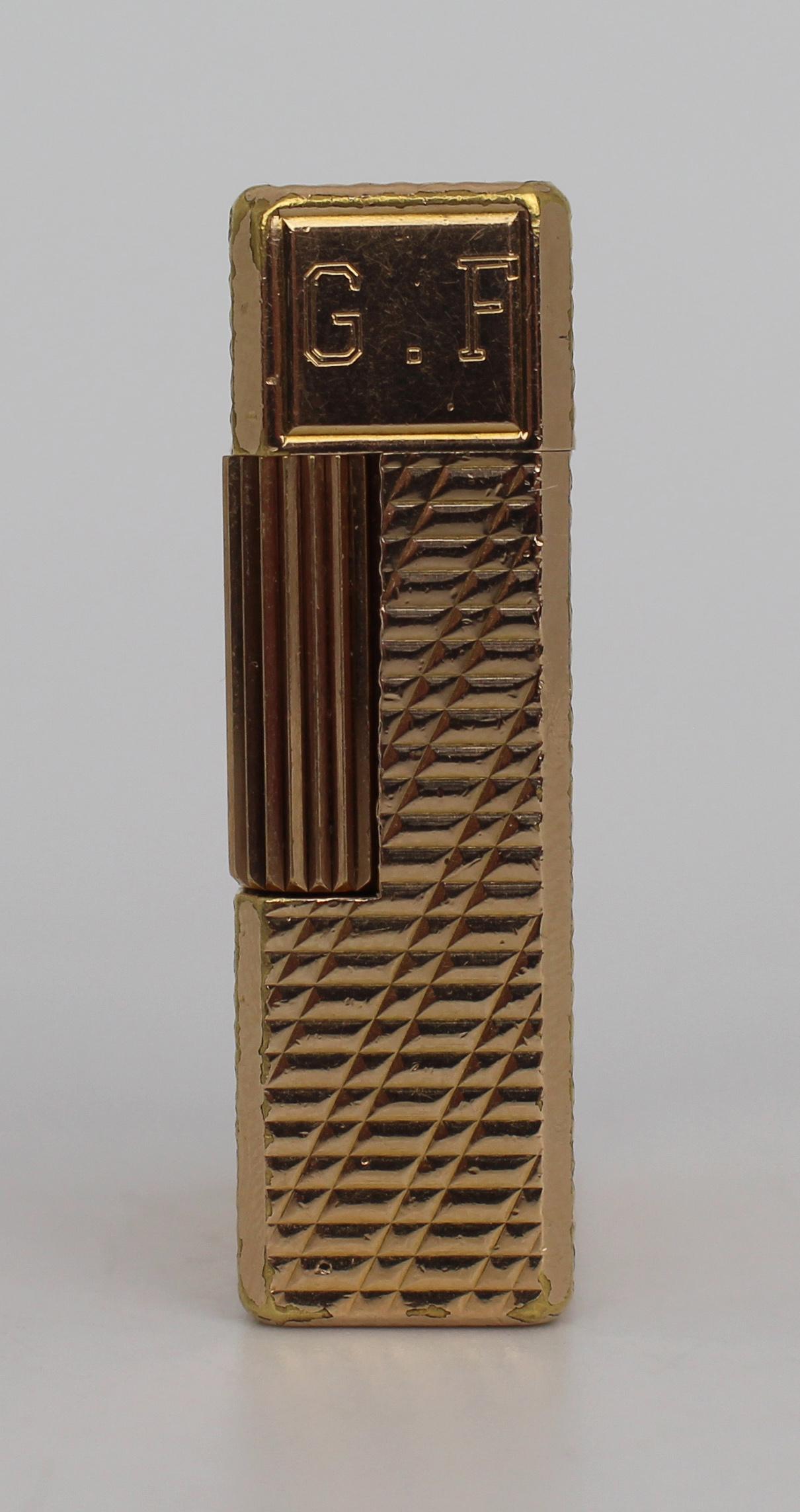 Européen Vintage S.T. Dupont Paris Gold-Plated Ligne 1 Small Lighter, Monogrammée en vente