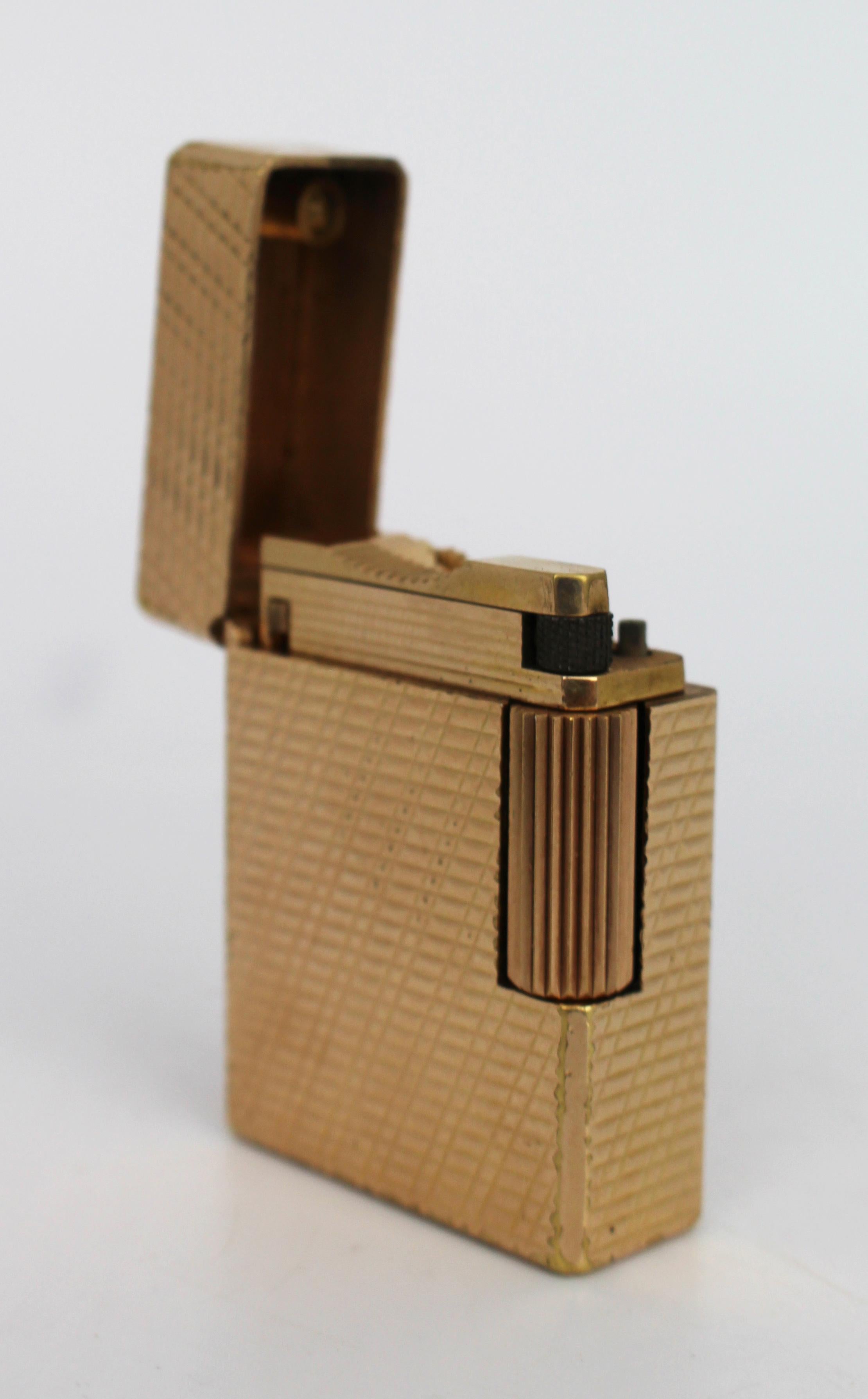 Vintage S.T. Dupont Paris Gold-Plated Ligne 1 Small Lighter, Monogrammée en vente 2