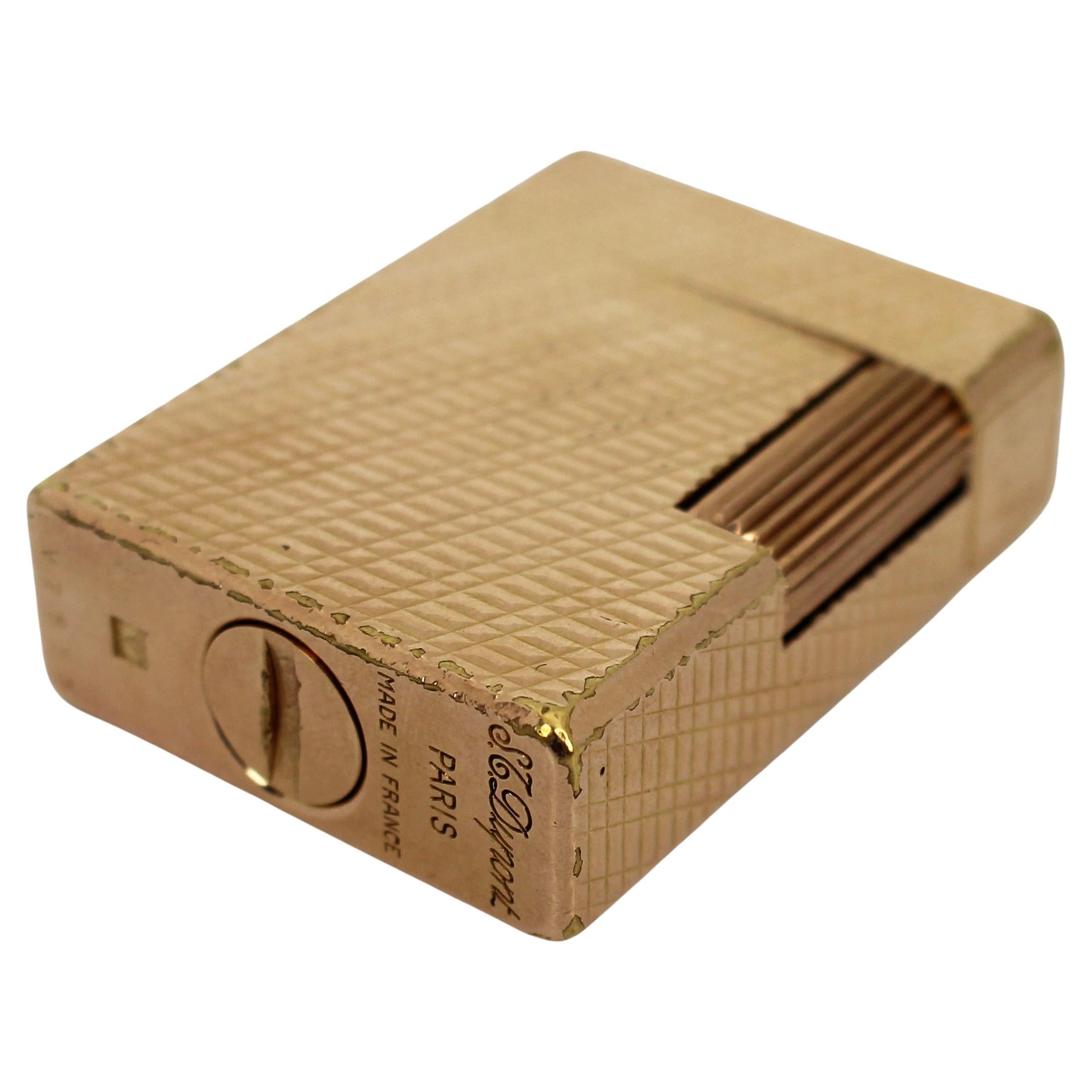 Jahrgang S.T. Dupont Paris Vergoldetes Feuerzeug Ligne 1 Klein, mit Monogramm im Angebot