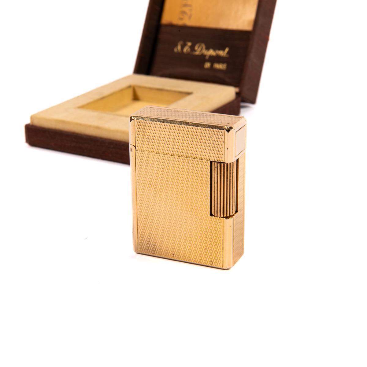 Vintage S.T. DUPONT Small Ligne 1 BR Lighter Gold Plated 1980s in Box In Good Condition For Sale In DELFT, NL