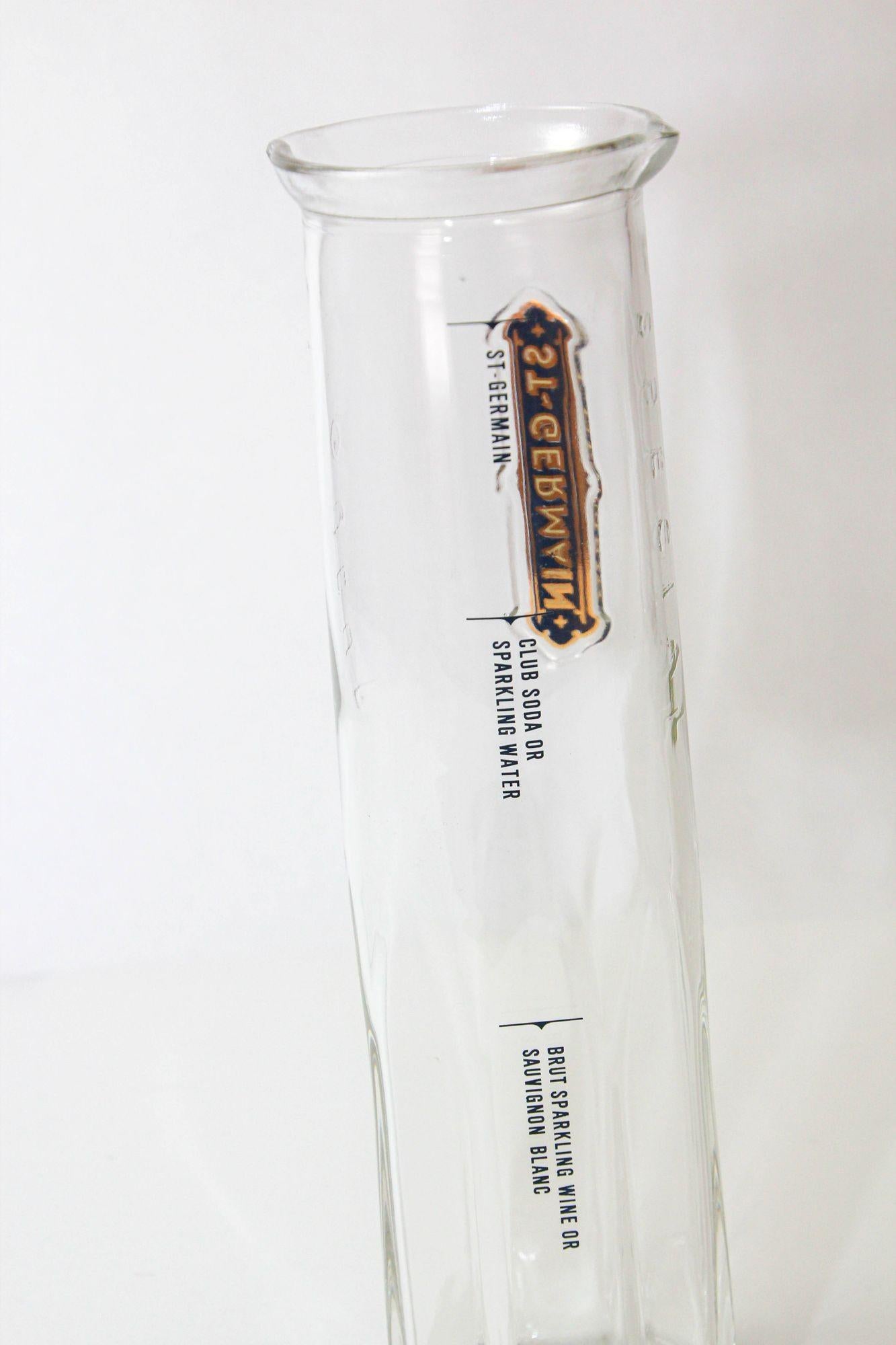 Französischer Vintage St. Germain Cocktailglas-Mixing-Krug, St. Germain (Glas) im Angebot