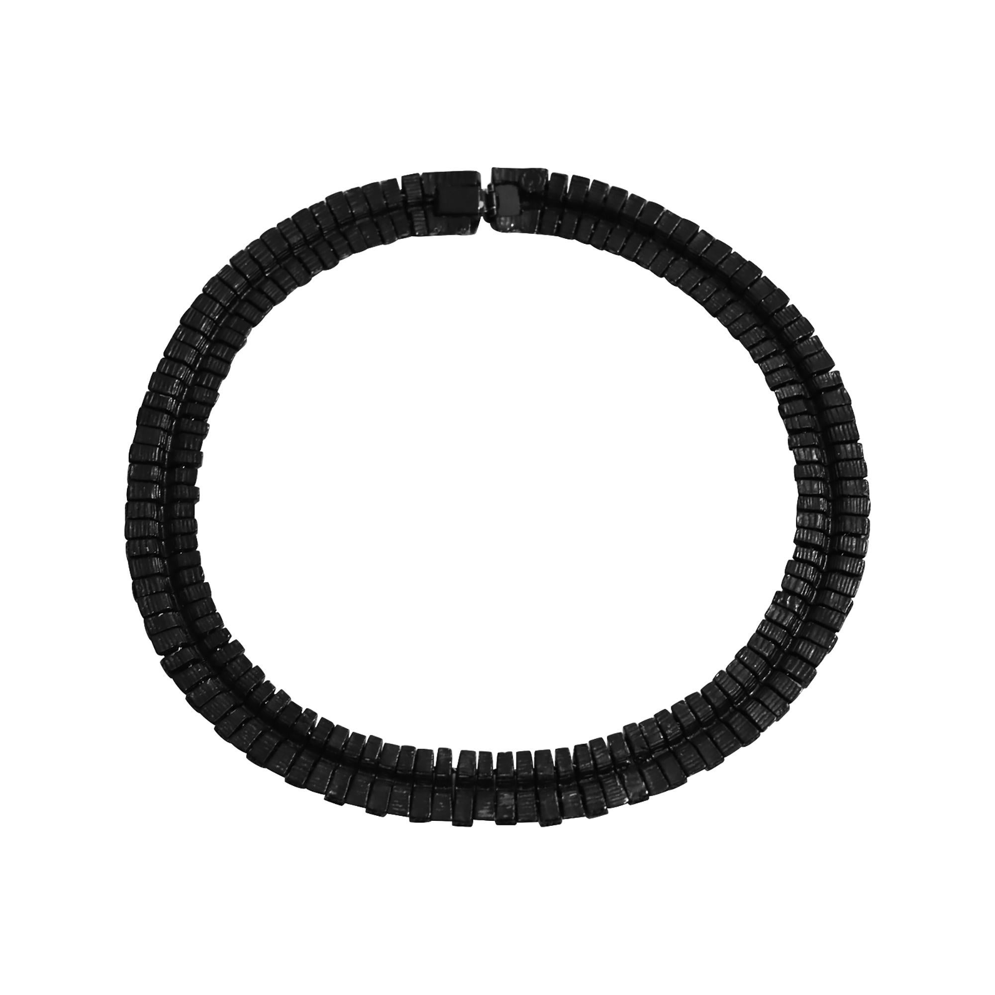 Collar de cristal vintage St. John Black, alrededor de 1990 en venta 4