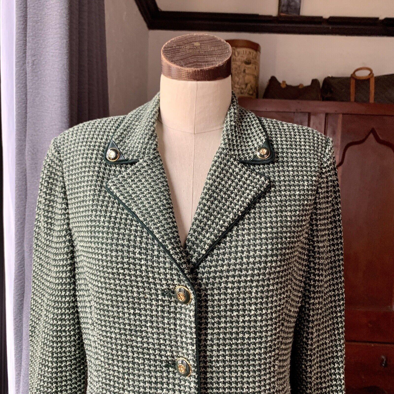 Vintage ST. JOHN COLLECTION Knit TWEED Jacket VEGAN LEATHER Green 8 In Good Condition In Asheville, NC