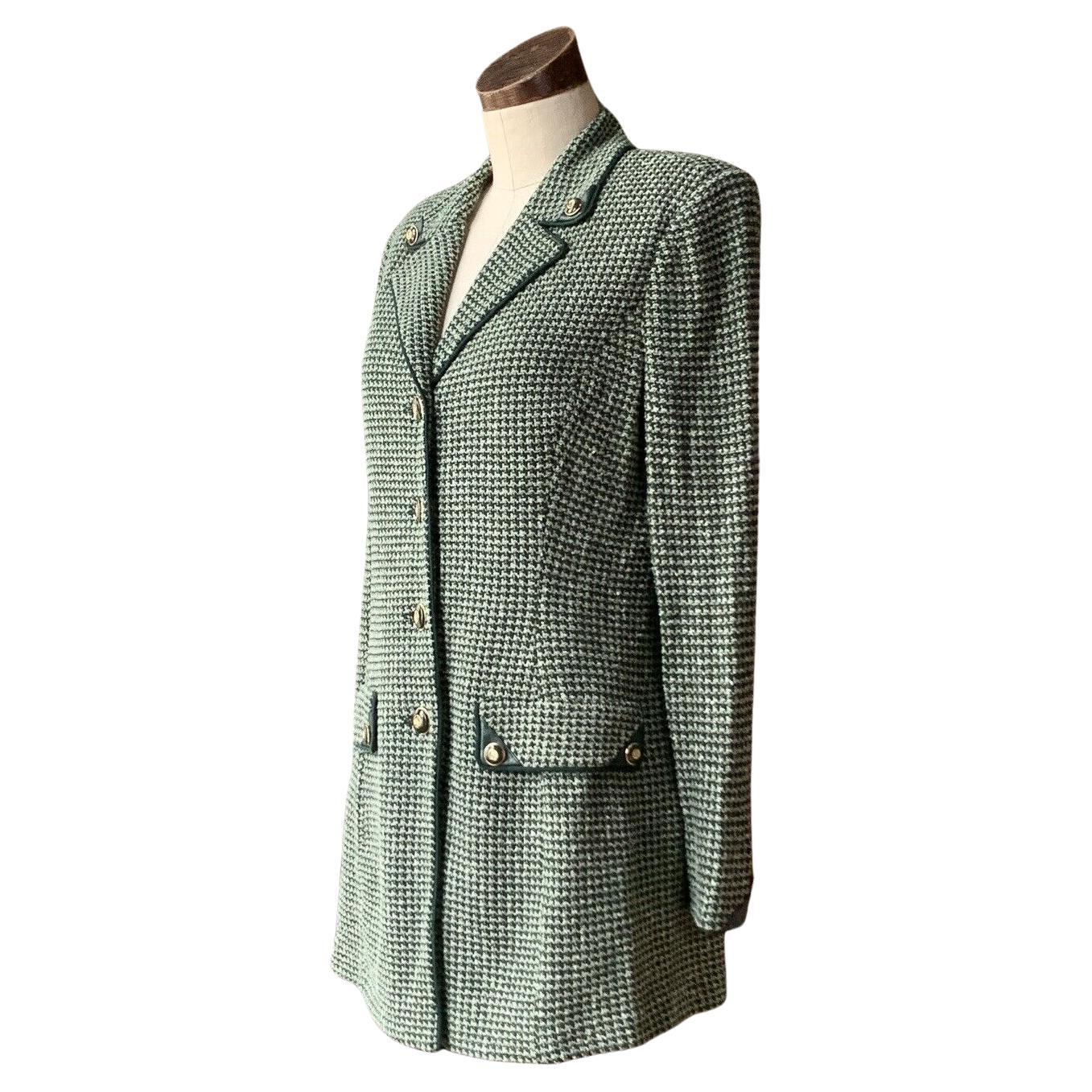 St. John Collection by Marie Gray, Knit, Made in USA, Green Vegan Leather Trim, Faux Pockets, Shoulder Pads, Iconic Buttons Front, Lapel, Pockets, Back, and Sleeve, Size 8

Measurements Laying Flat (Has Stretch):
Bust up to 19.5