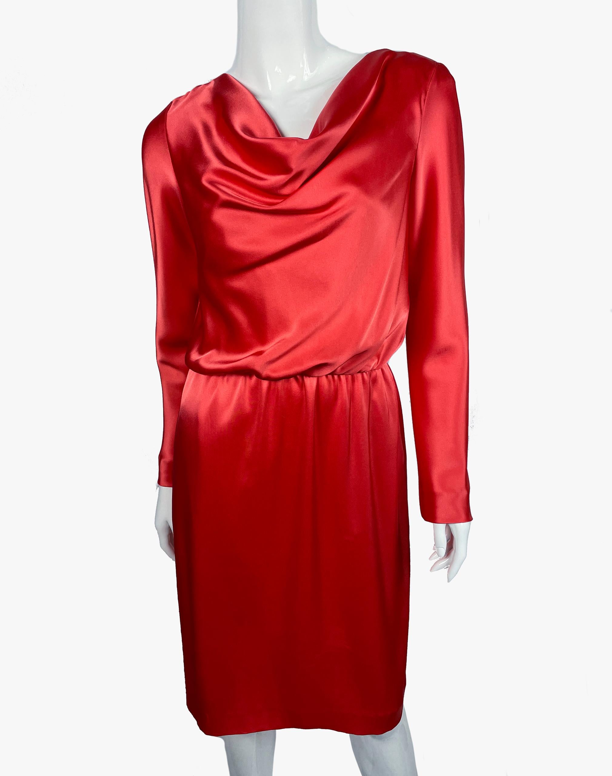 Vintage St. John Couture cowl neck red dress with beautiful neckline on the back

Additional information:
Fabric: 78% Triacetate, 22% Polyester; Lining 95% Silk, 5% Spandex
Size: M /US 6
Bust: 35″/89 cm
Waist: 24″/61 cm
Hip: 37″/94 cm
Length: 39″/99