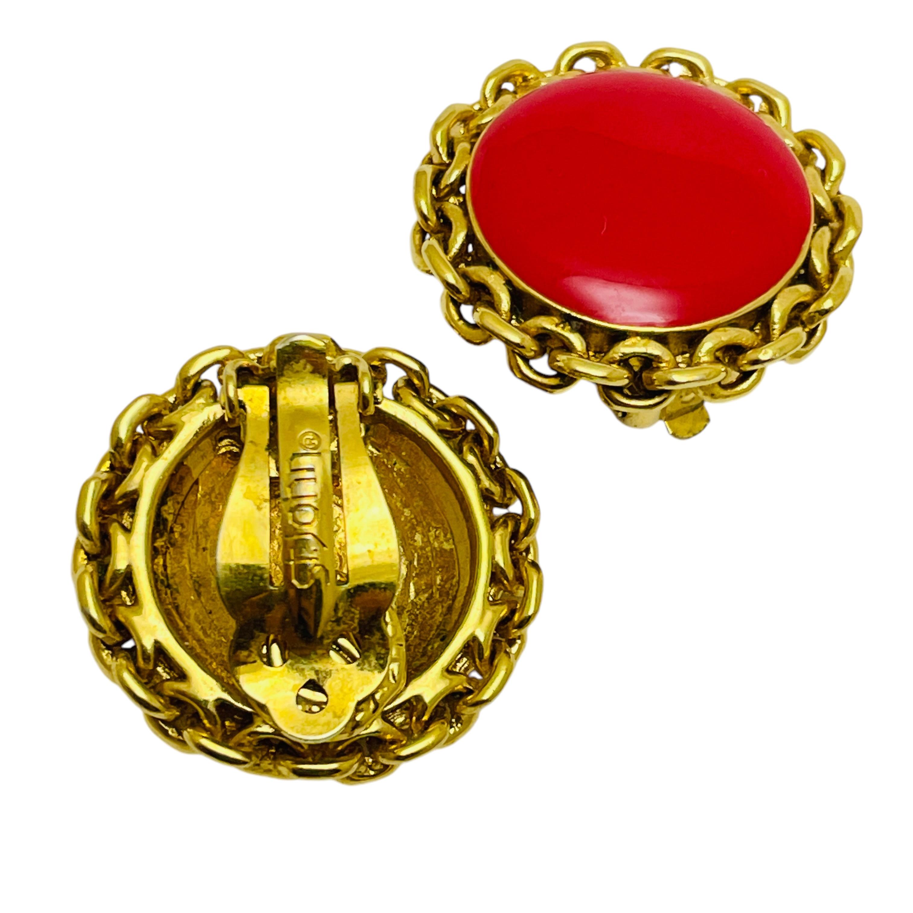 Pendientes de clip de diseño vintage ST JOHN firmados con cadena de oro y esmalte rojo en Bueno estado para la venta en Palos Hills, IL