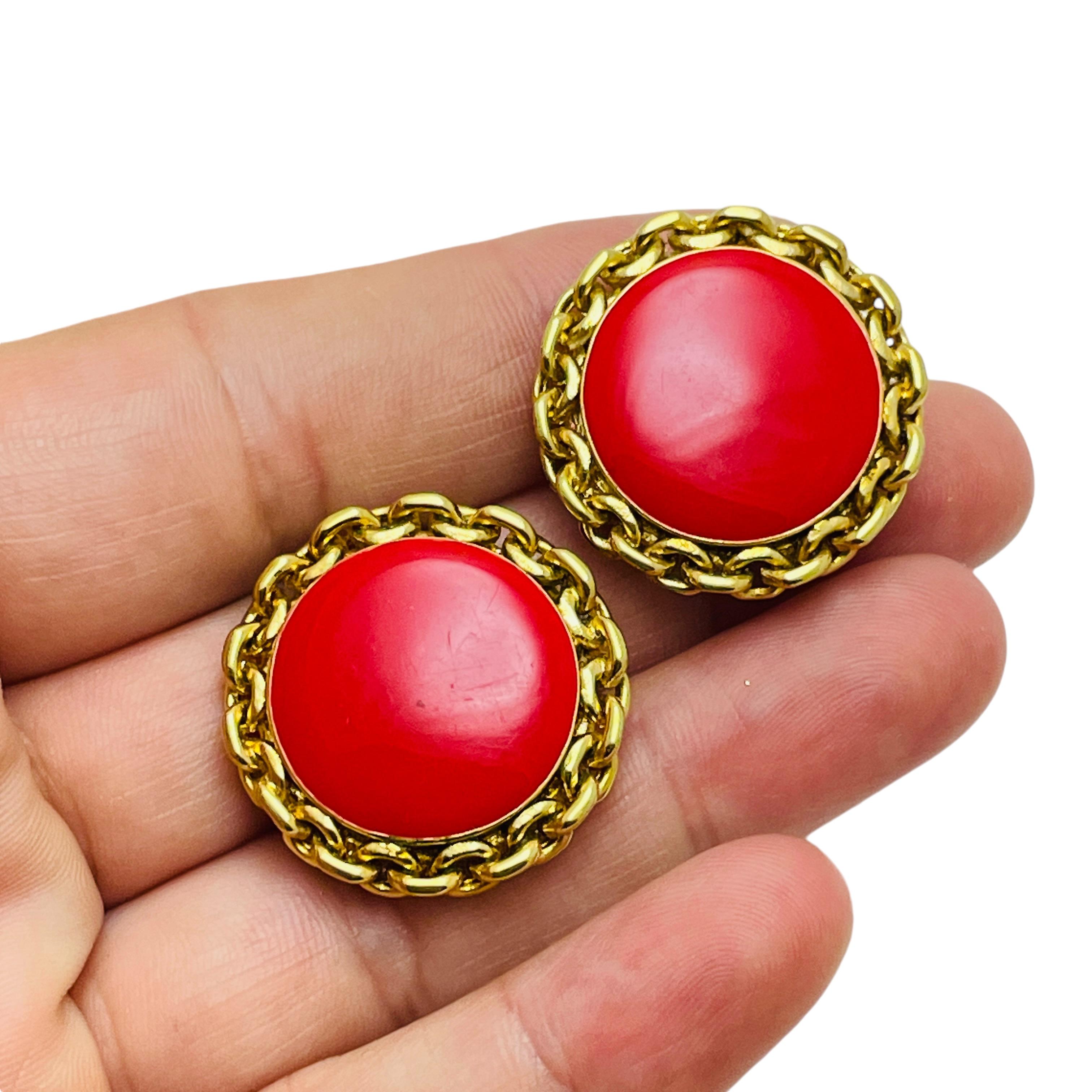 De las mujeres Pendientes de clip de diseño vintage ST JOHN firmados con cadena de oro y esmalte rojo en venta