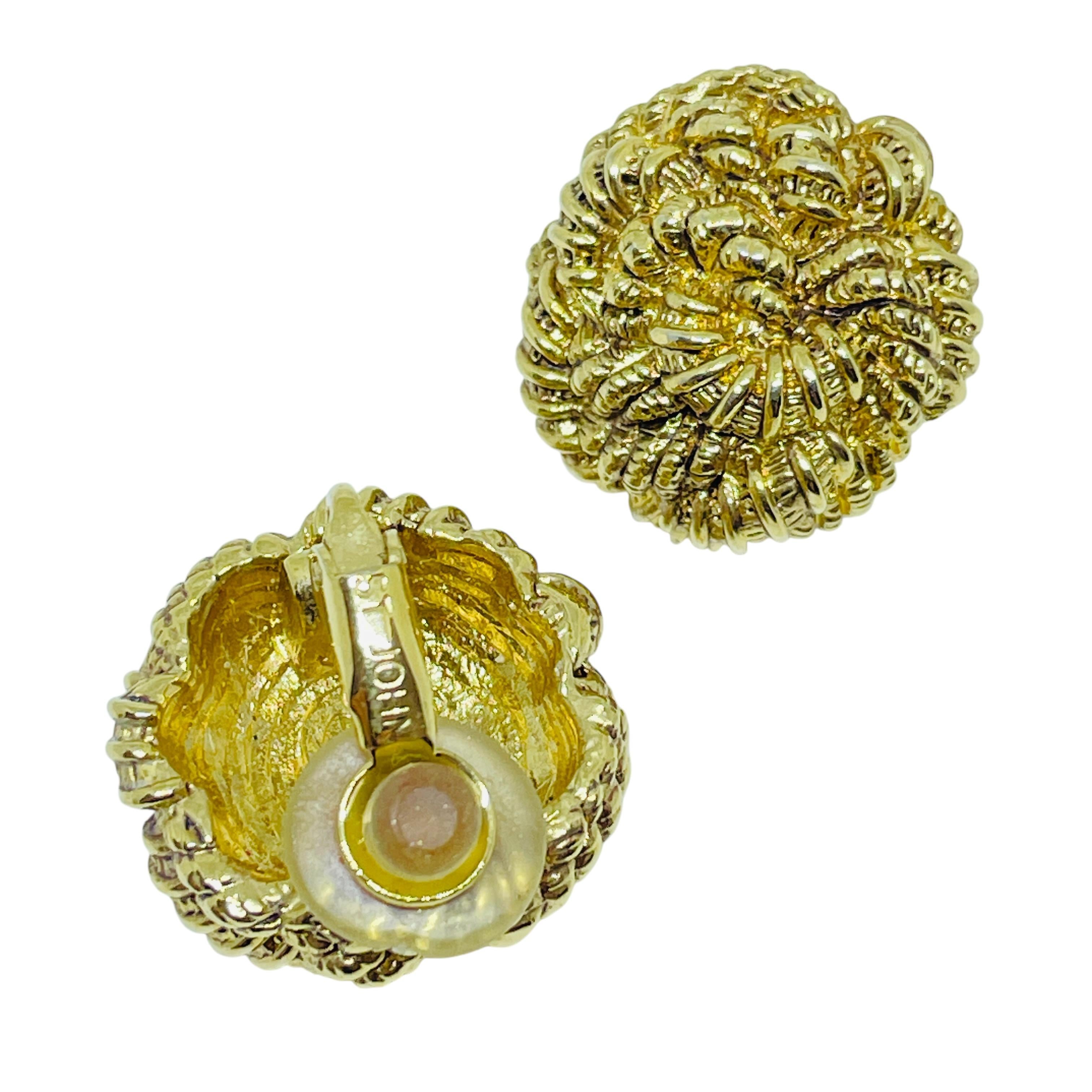 Vintage ST JOHN signed gold plated designer clip on earrings In Good Condition For Sale In Palos Hills, IL
