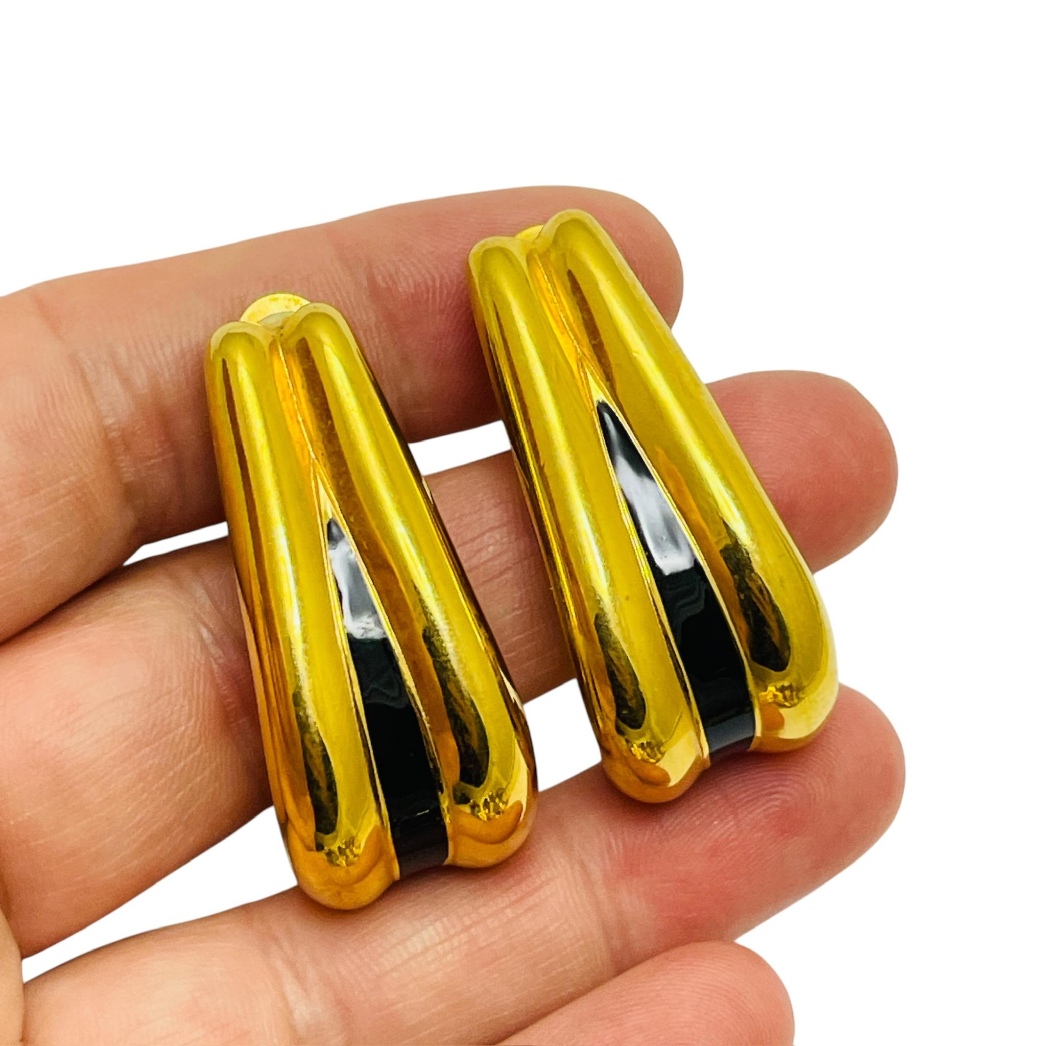 Women's Vintage ST JOHN signed gold tone black enamel designer clip on earrings For Sale