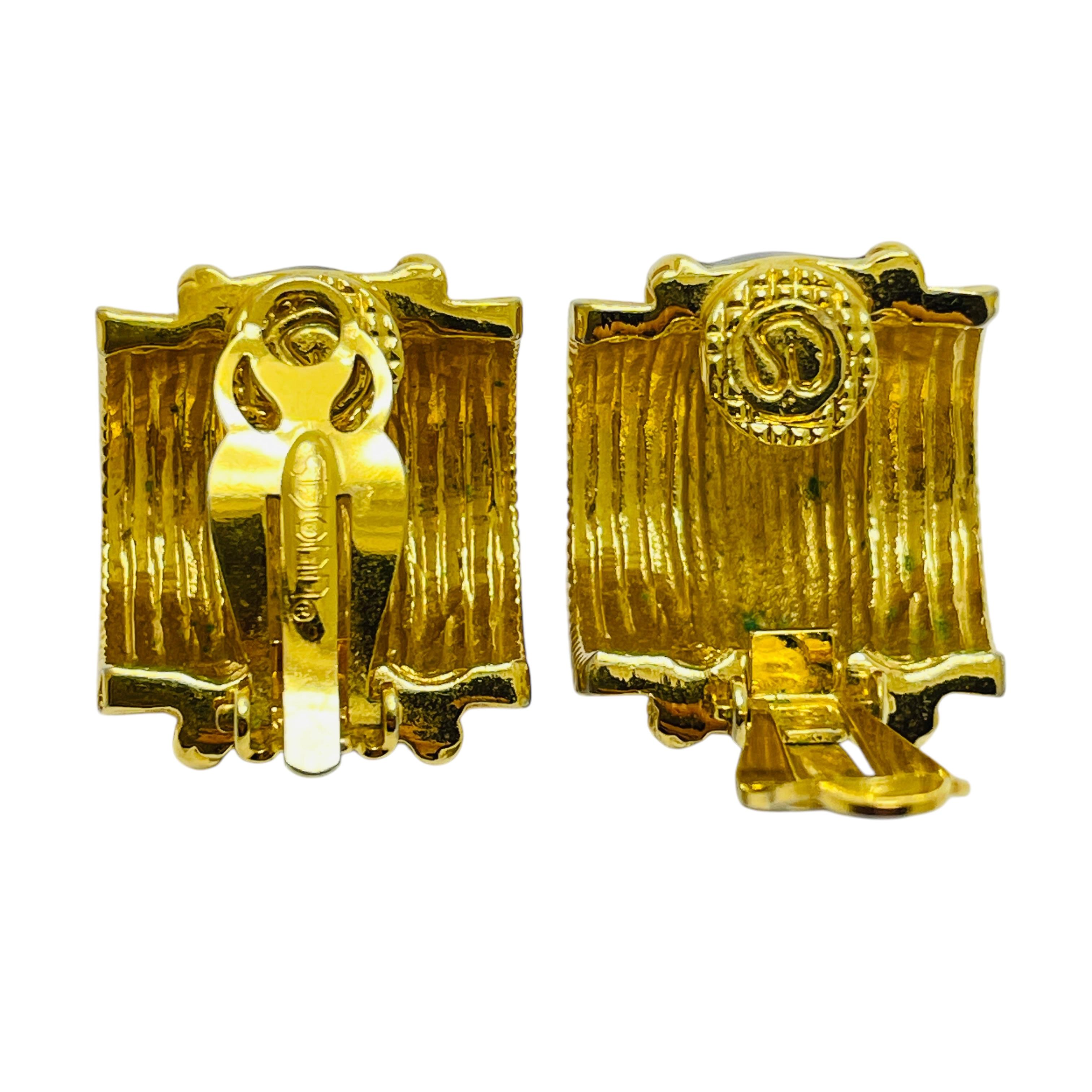 Vintage ST JOHN signed gold tone enamel designer runway clip on earrings In Good Condition For Sale In Palos Hills, IL
