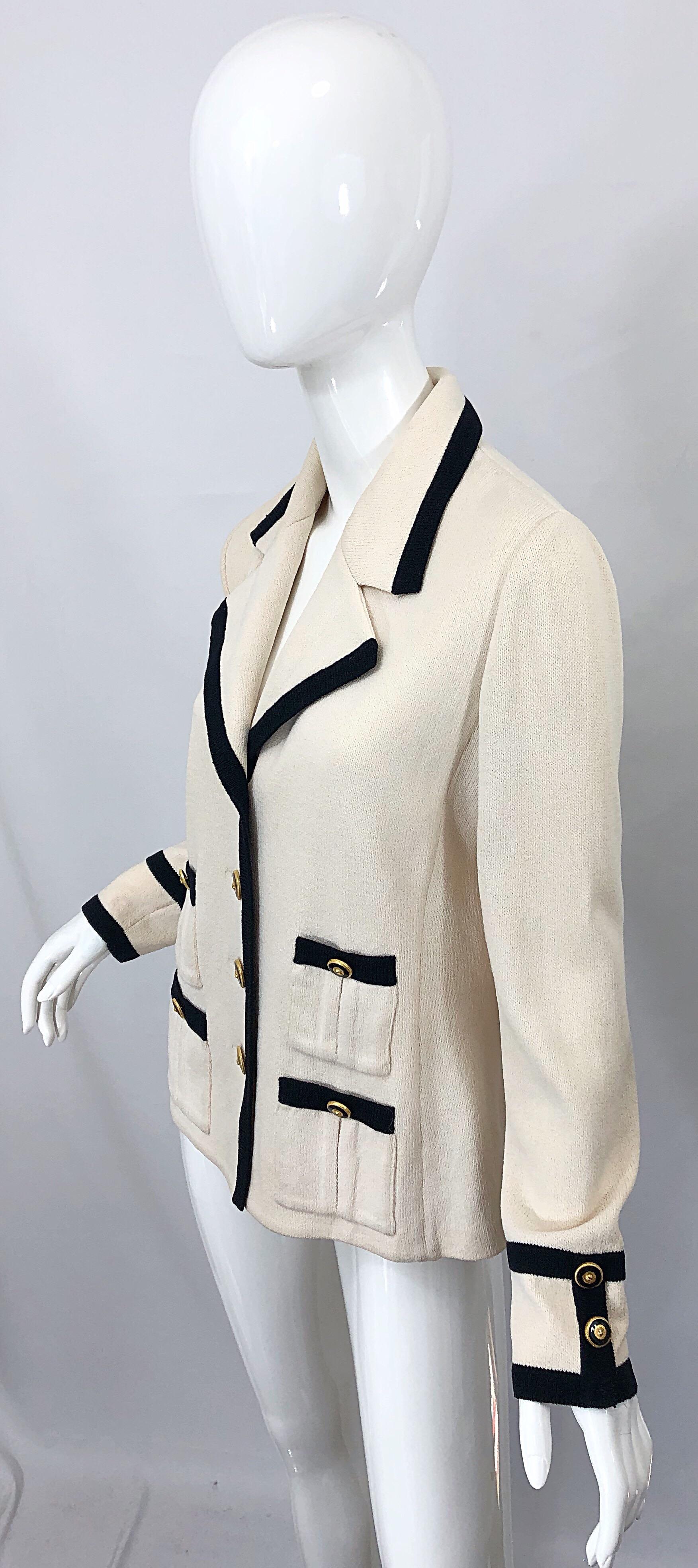 Vintage St John Size 6 / 8 Ivory and Black 1990s Santana Knit 90s Blazer Jacket In Excellent Condition For Sale In San Diego, CA