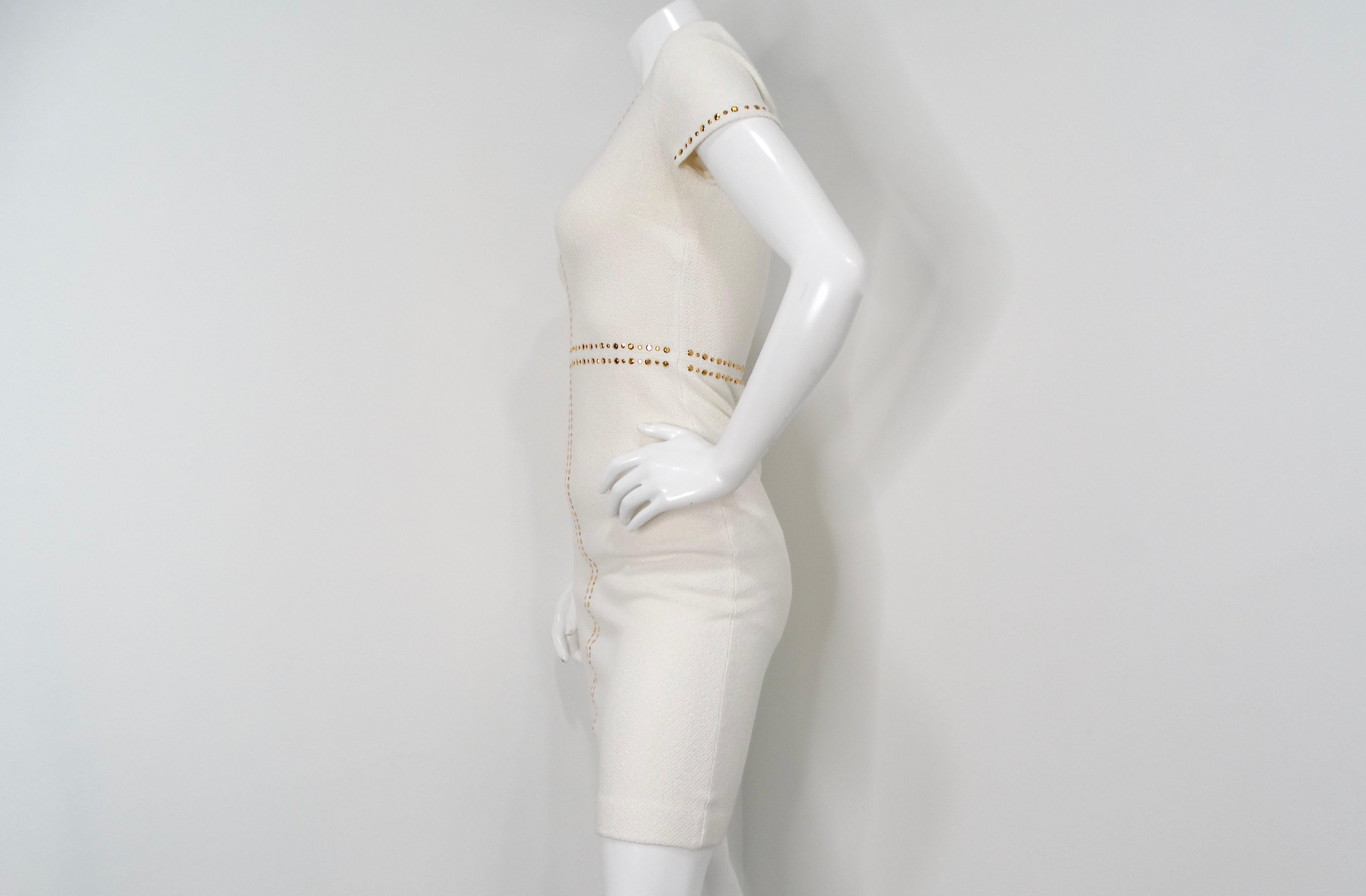Vintage St. John White Robe en tricot avec des accents de strass dorés Pour femmes en vente