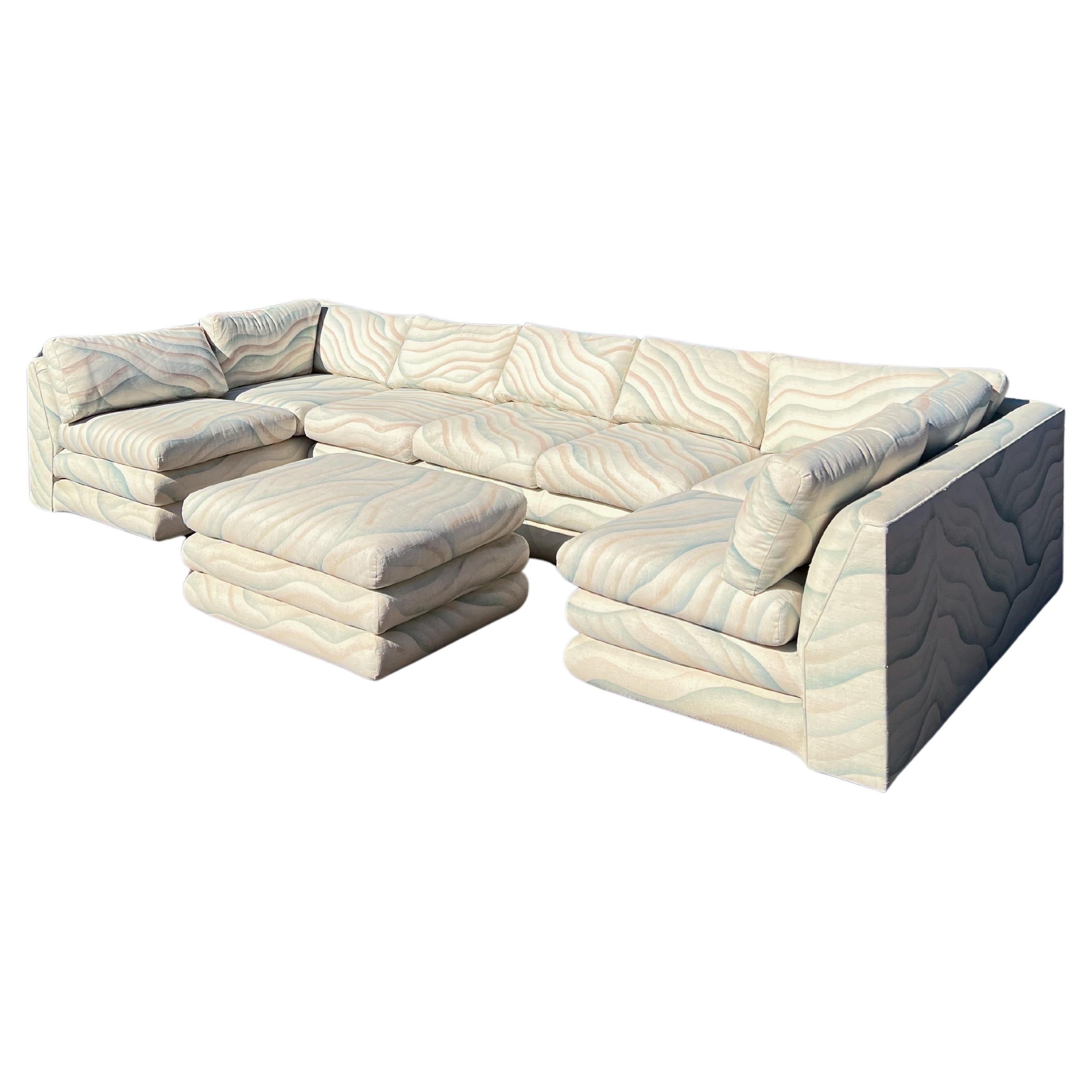 Sectionnelle modulaire quatre pièces Vintage produite par A. Rudin, design attribué à Steven Chase. 

Détails en forme de nez de bœuf empilés. Quatre pièces ; trois corps et un ottoman. Deux chaises identiques et une chaise longue sans accoudoirs.