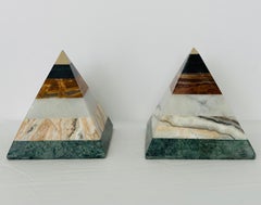 Pirámides escultóricas vintage de piedras preciosas apiladas - un par