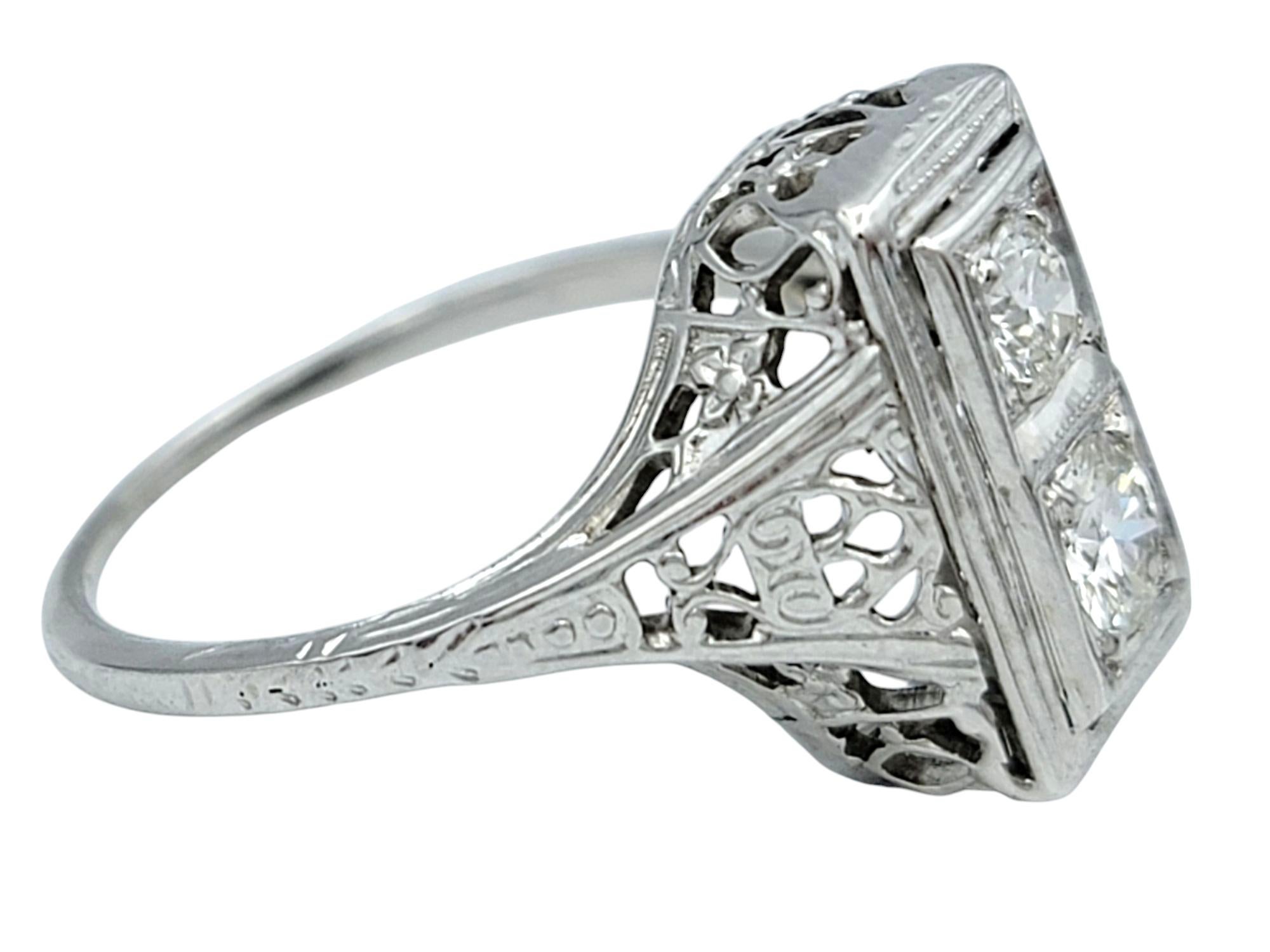 Anello vintage con diamanti a taglio rotondo impilati in filigrana in oro bianco 18 carati In condizioni buone in vendita a Scottsdale, AZ