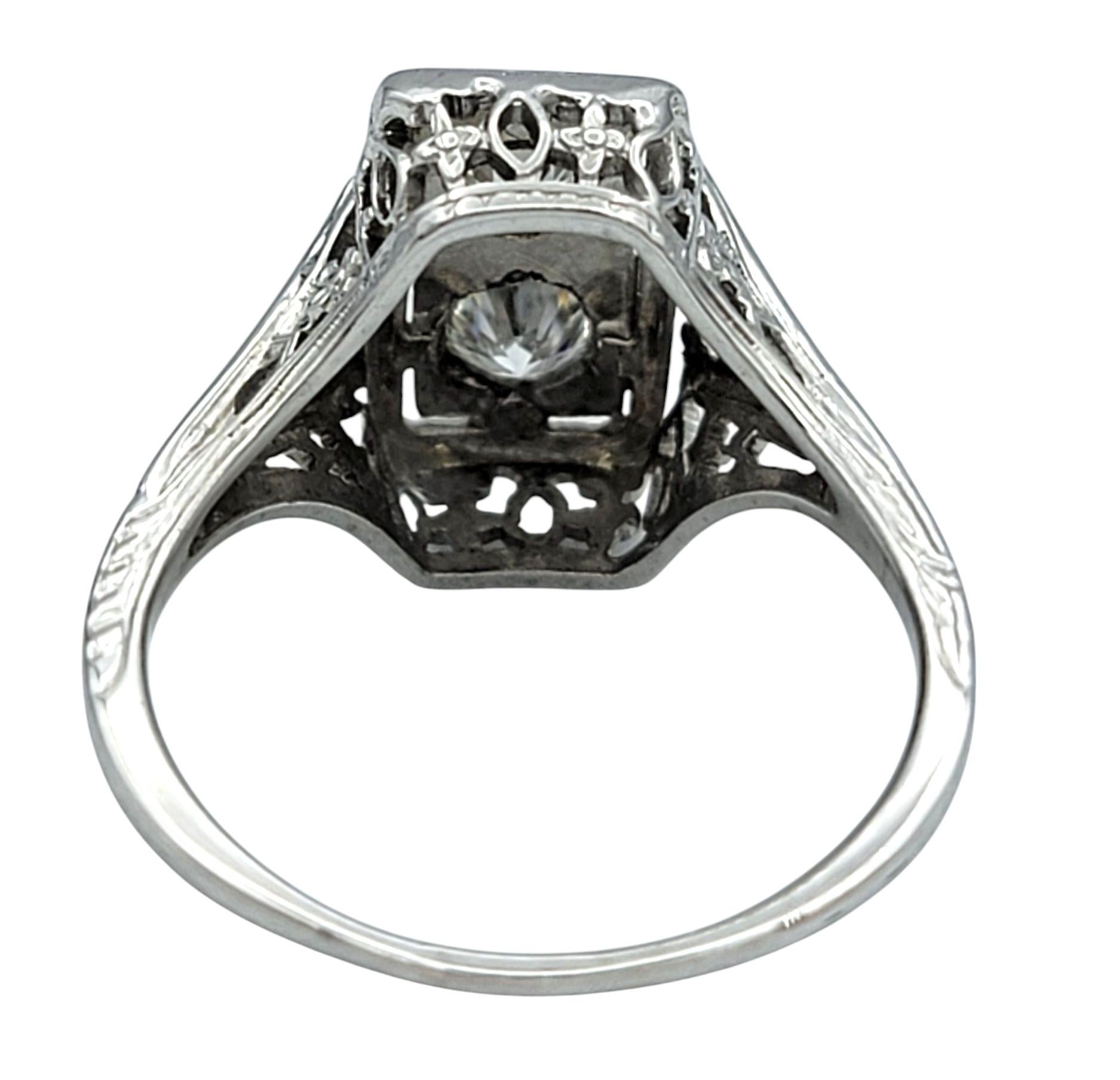 Anello vintage con diamanti a taglio rotondo impilati in filigrana in oro bianco 18 carati in vendita 1