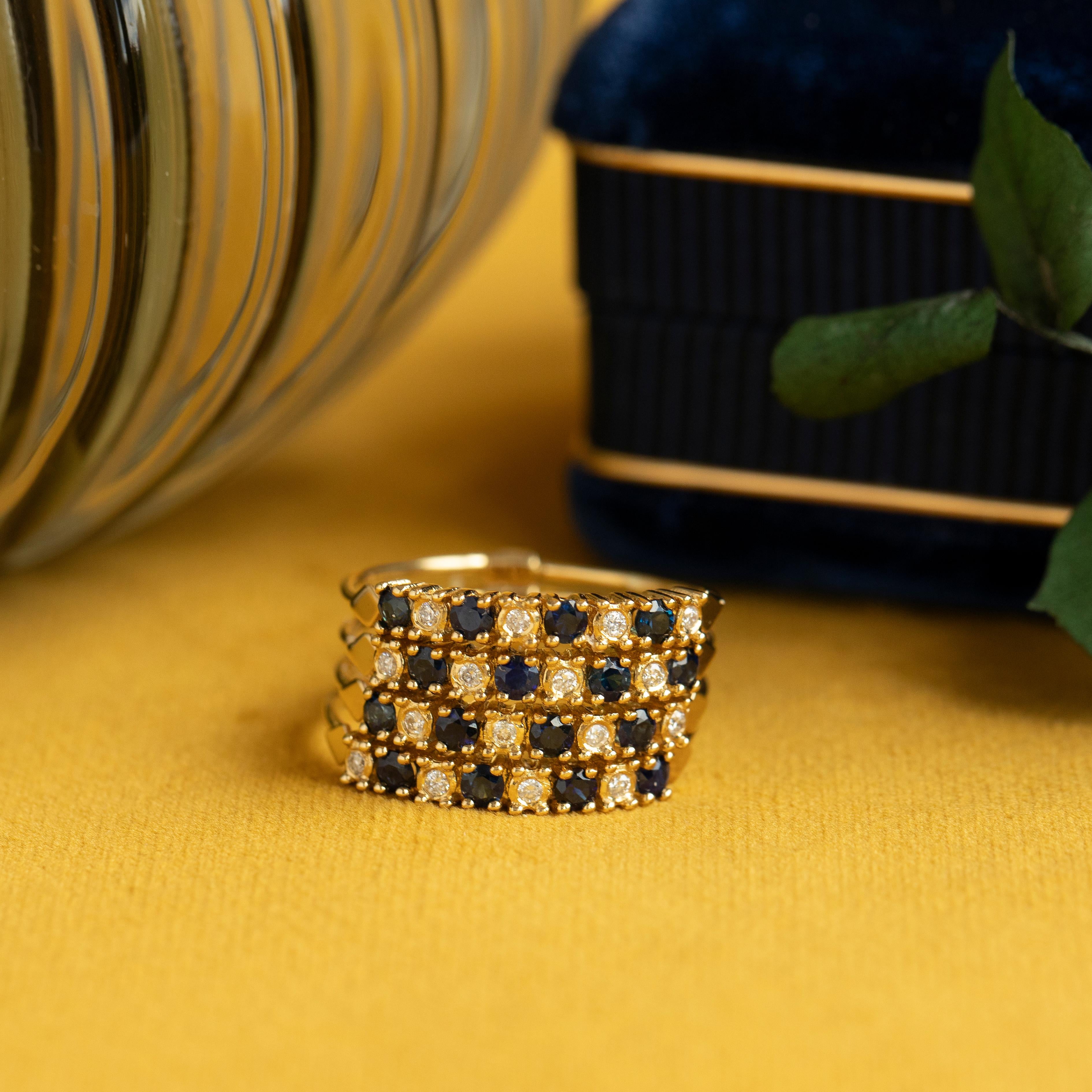 Anillo vintage multibanda de zafiros y diamantes apilados, 18K en venta 5