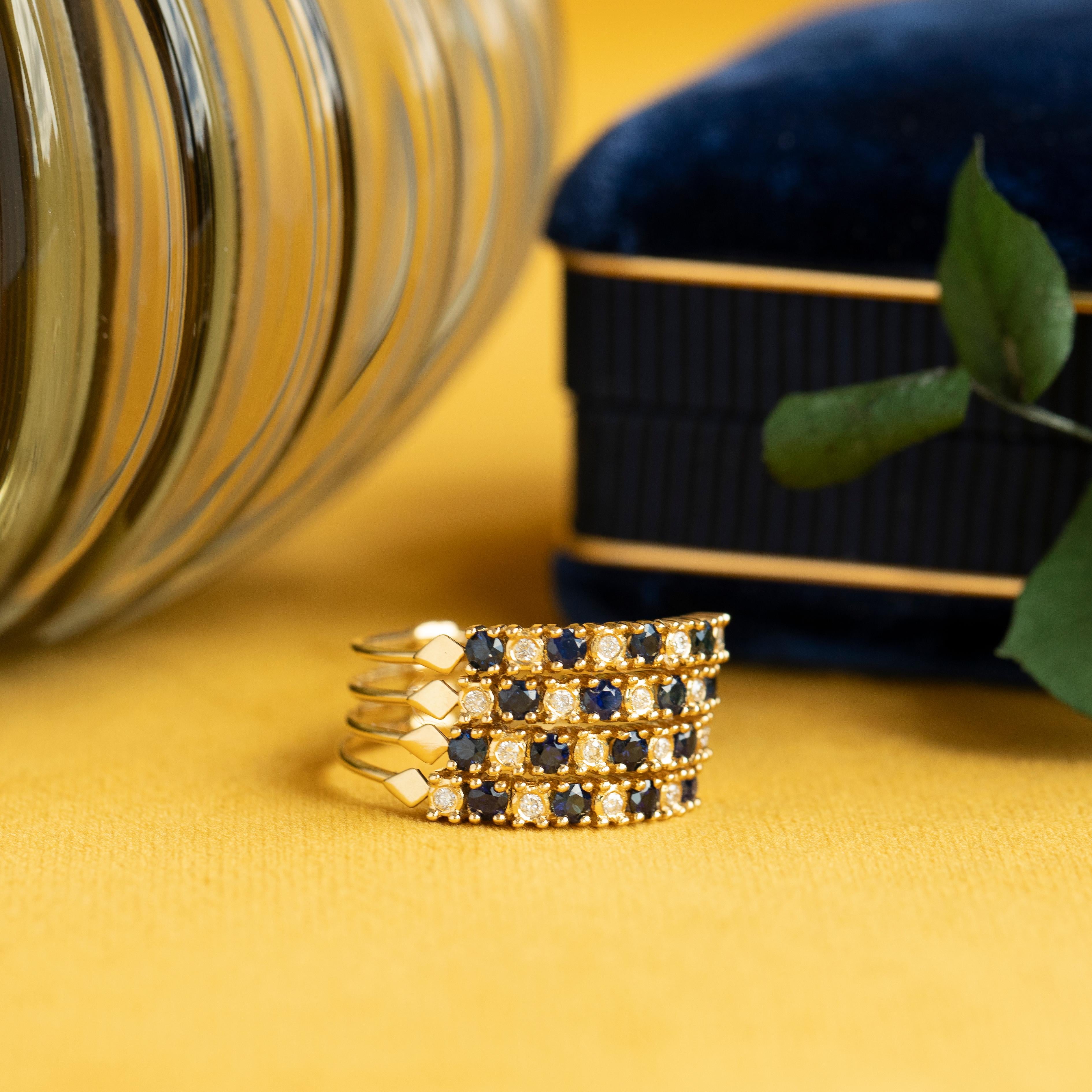Anillo vintage multibanda de zafiros y diamantes apilados, 18K en venta 6