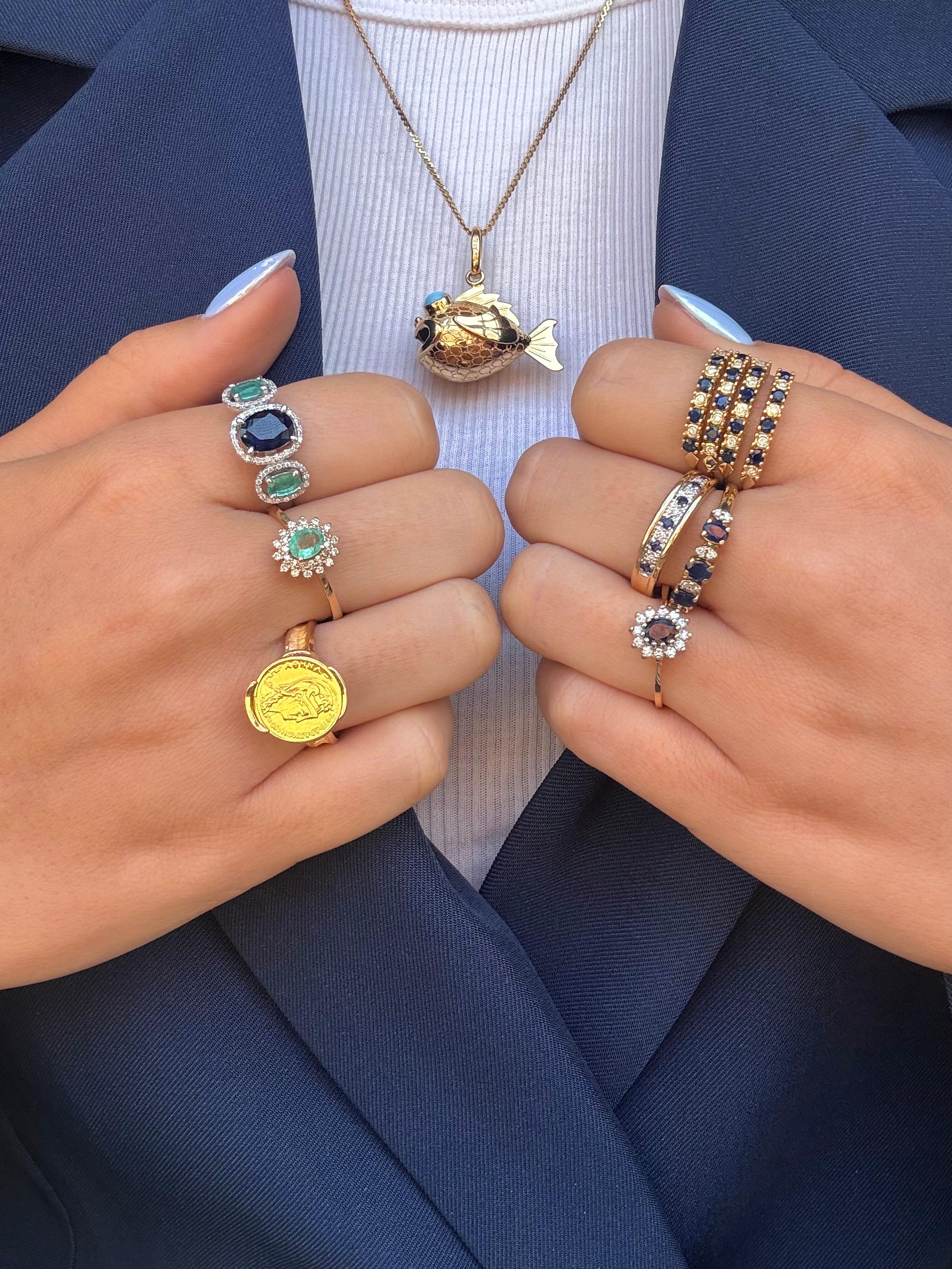 Femenino o masculino Anillo vintage multibanda de zafiros y diamantes apilados, 18K en venta