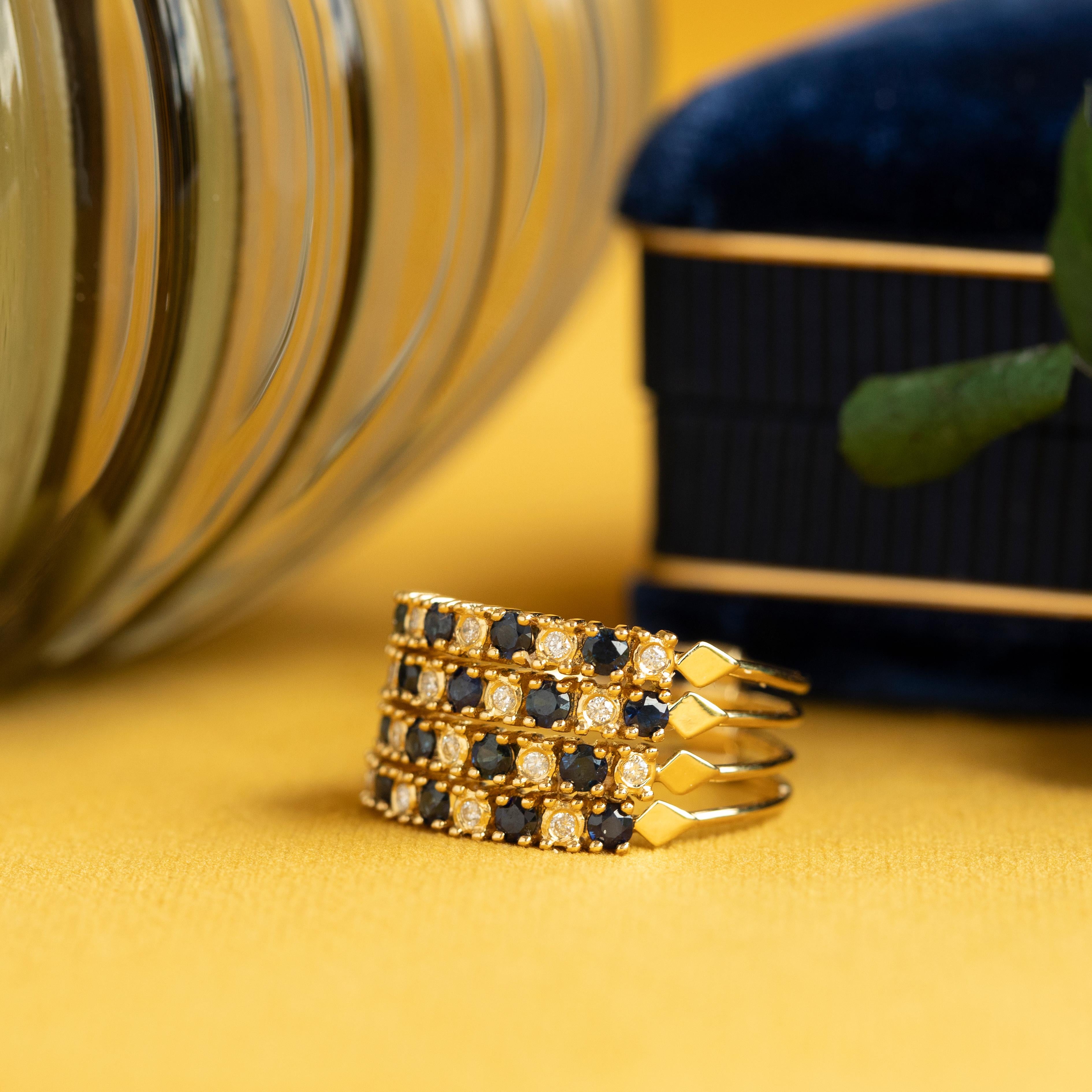 Anillo vintage multibanda de zafiros y diamantes apilados, 18K en venta 4