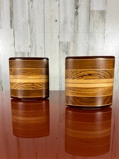 Reggilibri vintage impilati in legno massiccio