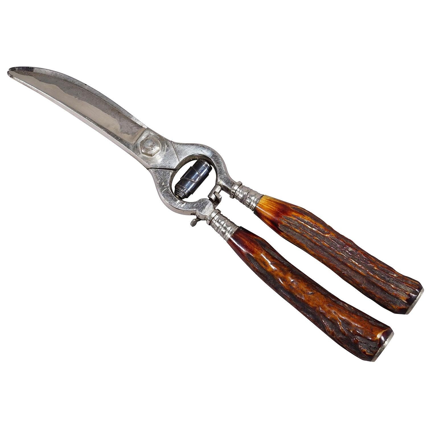Vintage Stag Horn Winged Poultry Shears by J. A. Henkels, Solingen

A rustic winged poultry shears with handles made of genuine stag horn. Blades made of chromed steel. Manufactured by J. A. Henkels in Solingen Germany ca. 1950s. Good condition with