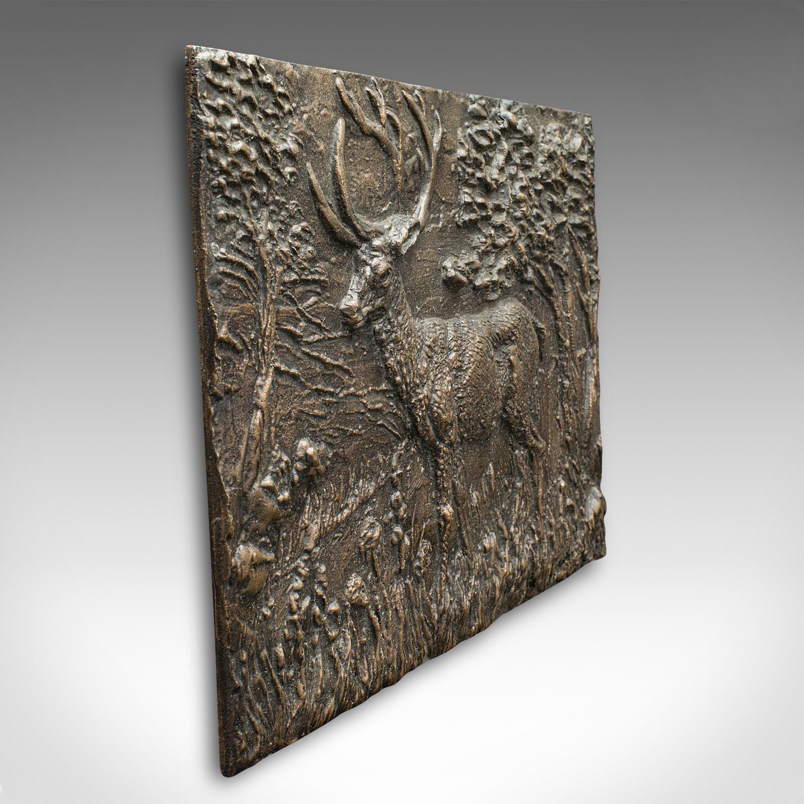 Britannique Plaque en relief cerf vintage, anglais, bronze, plaque décorative, maison de campagne en vente