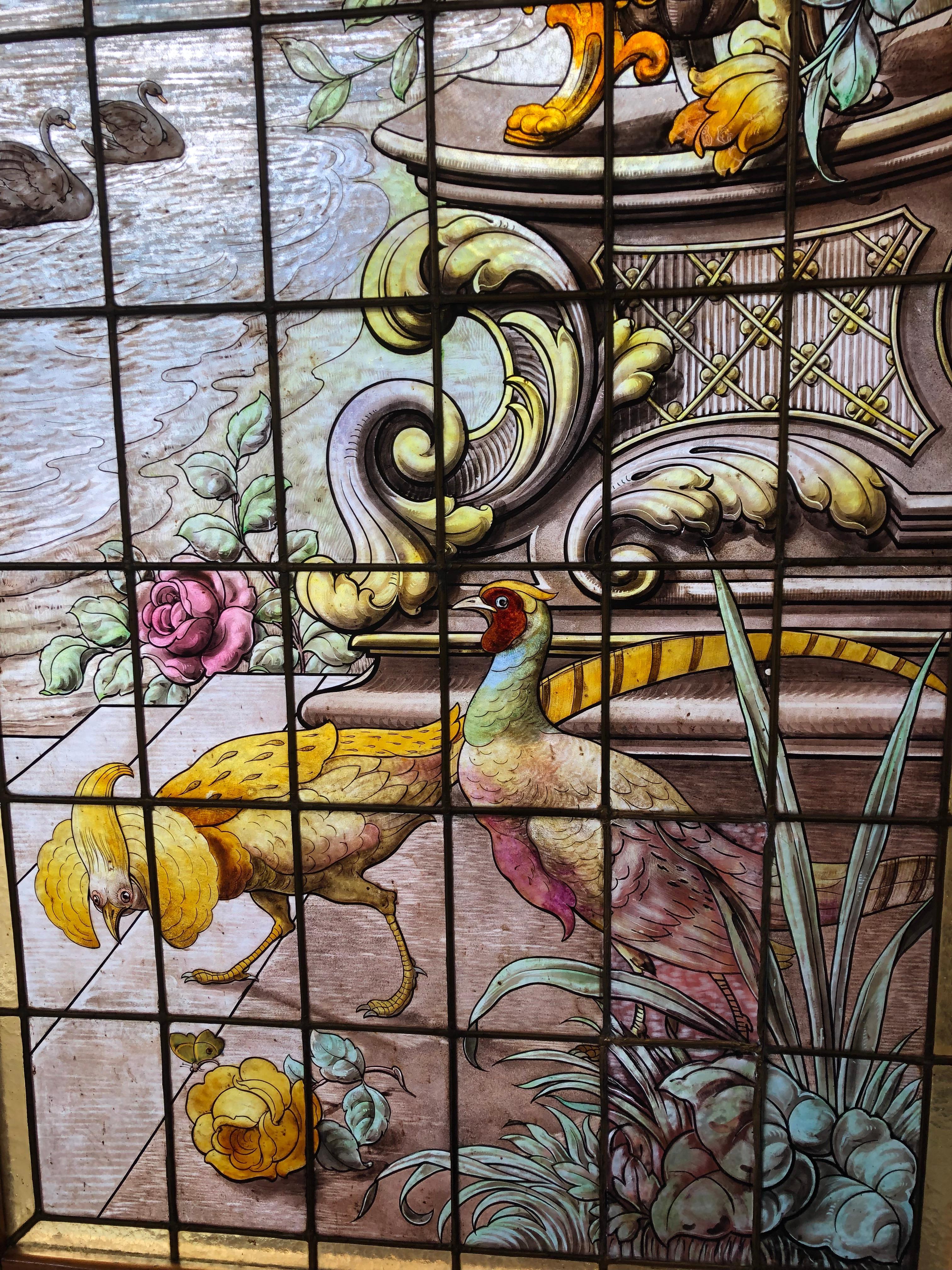 Glasmalerei-Fenster mit Design des Gartens mit Blumen und Vögeln des Paradieses, Vintage (20. Jahrhundert) im Angebot