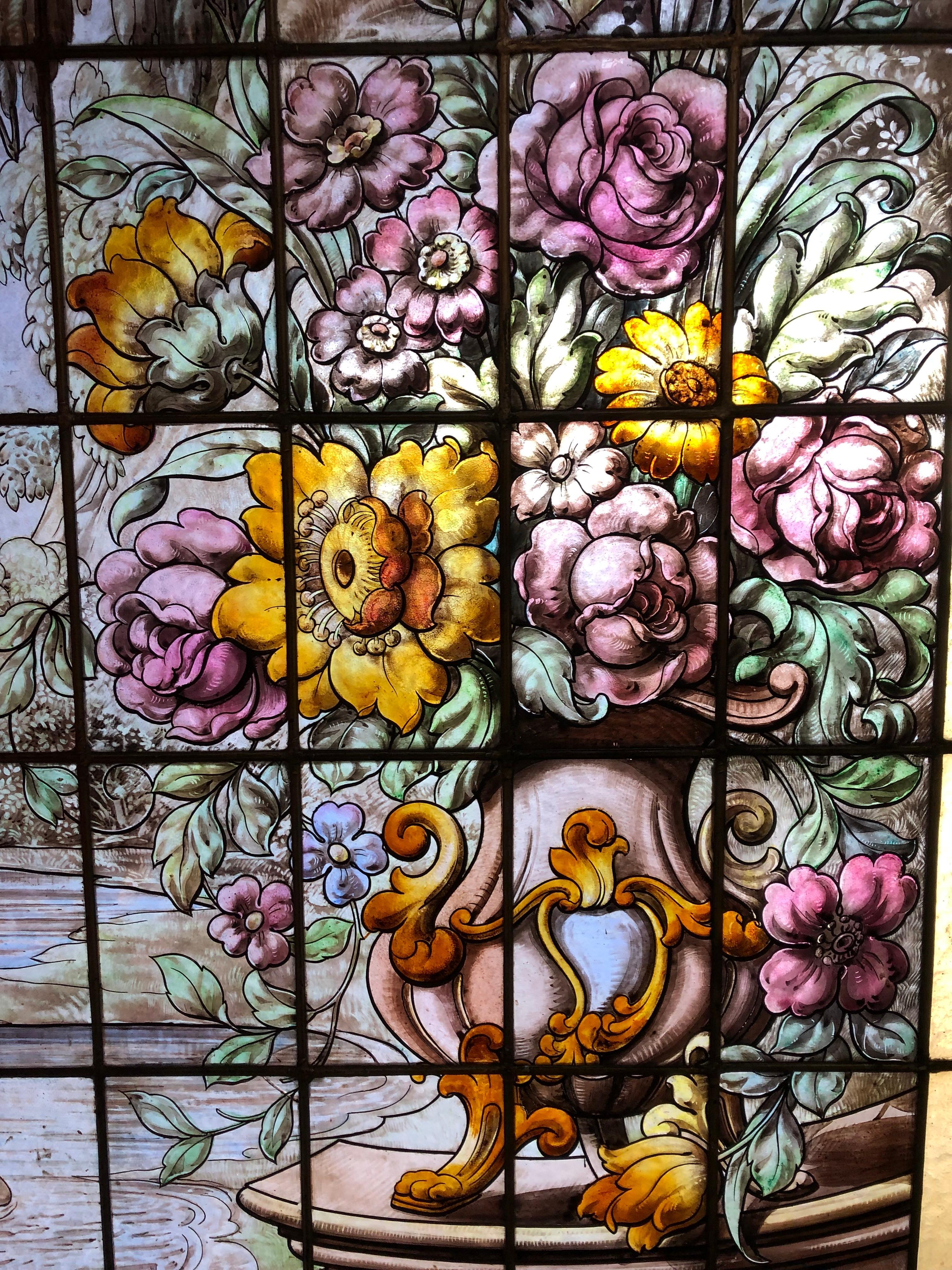 Glasmalerei-Fenster mit Design des Gartens mit Blumen und Vögeln des Paradieses, Vintage im Angebot 3