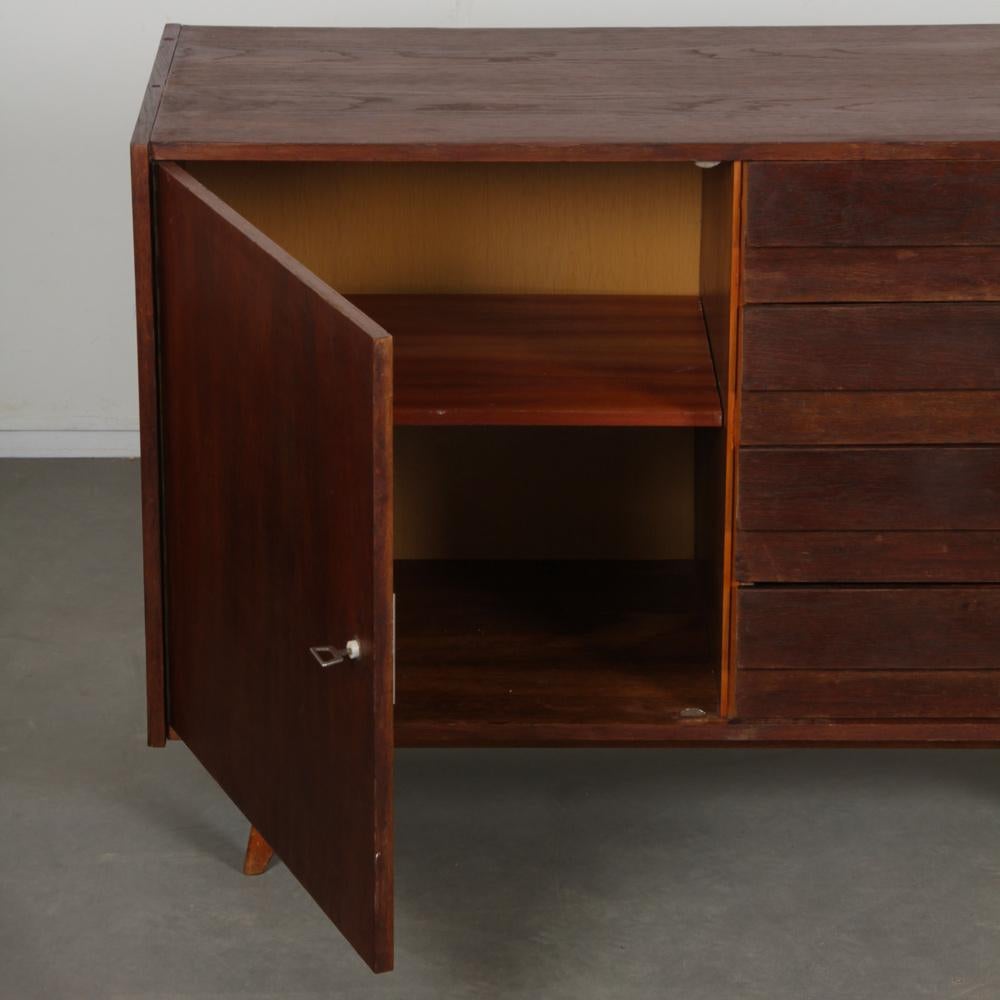Chêne Commode vintage en chêne teinté modèle U-458 par Jiri Jiroutek, années 1960 en vente