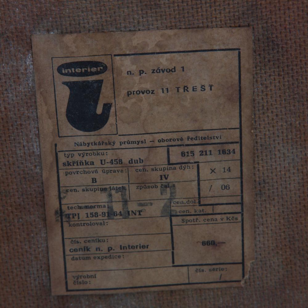 Commode vintage en chêne teinté modèle U-458 par Jiri Jiroutek, années 1960 en vente 1