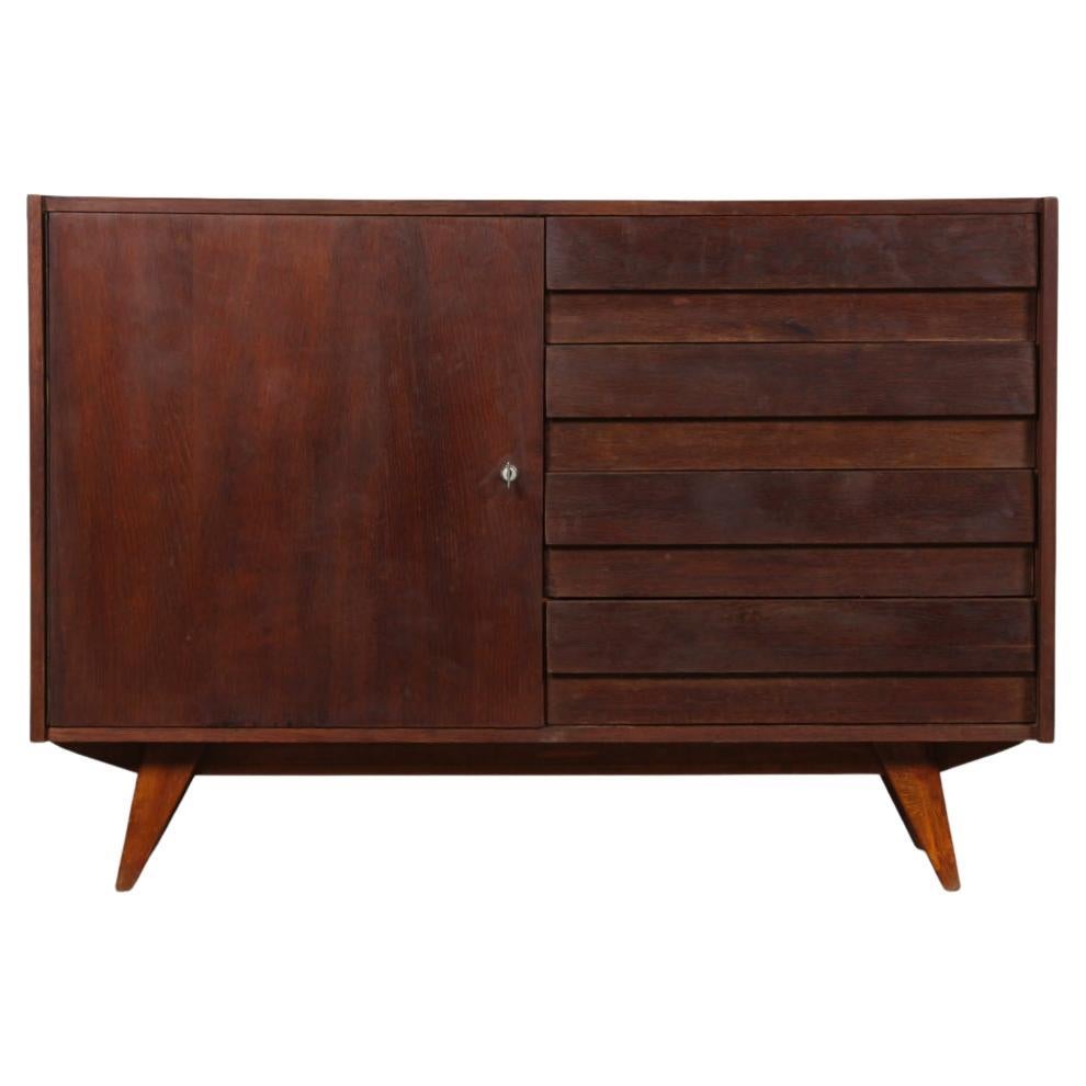 Cassettiera vintage in rovere tinto modello U-458 di Jiri Jiroutek, anni
60