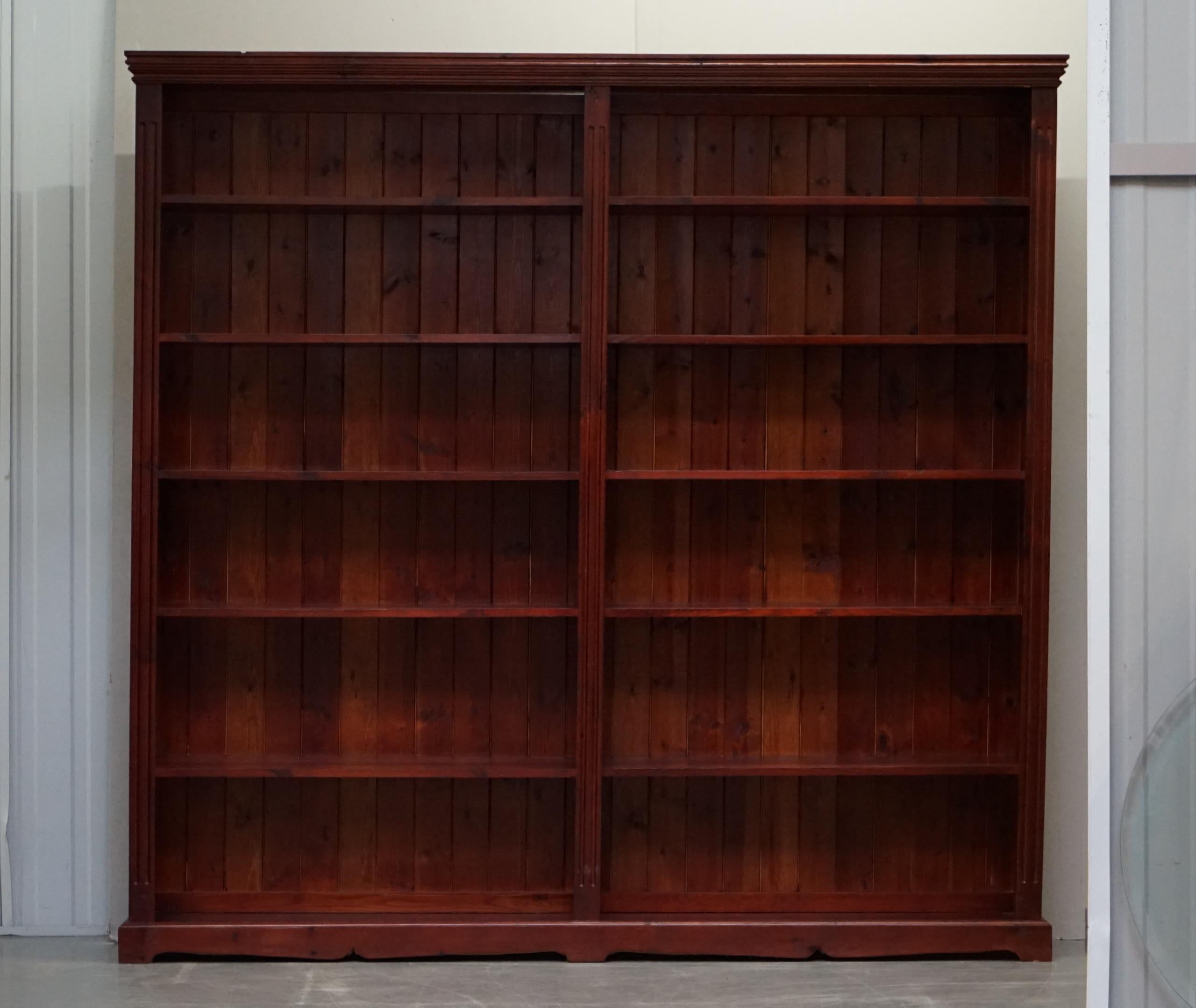 We are delighted to offer this lovely vintage stained pine library bookcase

A good looking and well made bookcase, its stained pine and very English country house. The frame splits into four easy to transport pieces, you have the base plinth, two