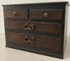 Miniatur-Truhe aus gebeiztem Kiefernholz, um 1930